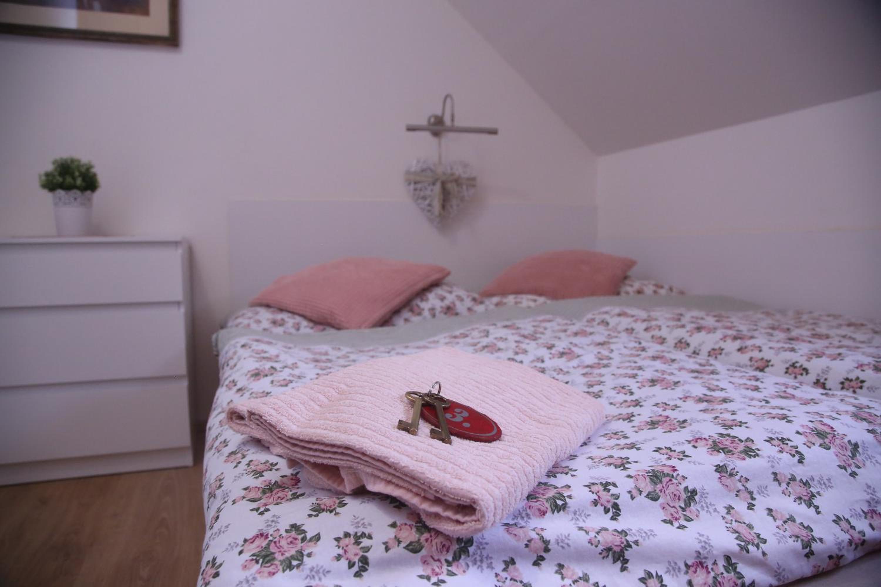 Standard Double Room with Shared Bathroom photo 3