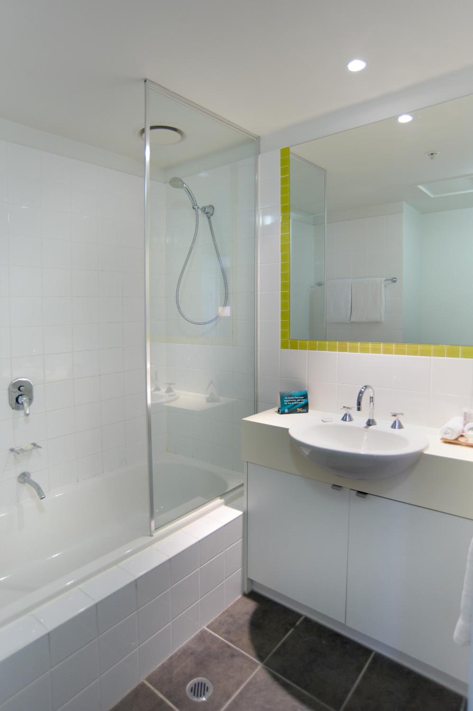 Executive One-Bedroom Apartment - Photo 8