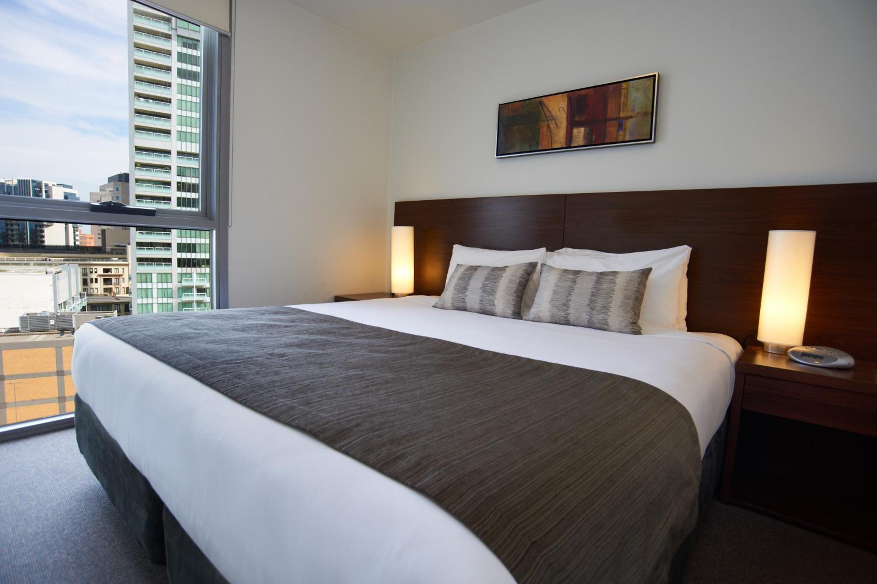 Executive One-Bedroom Apartment - Photo 5