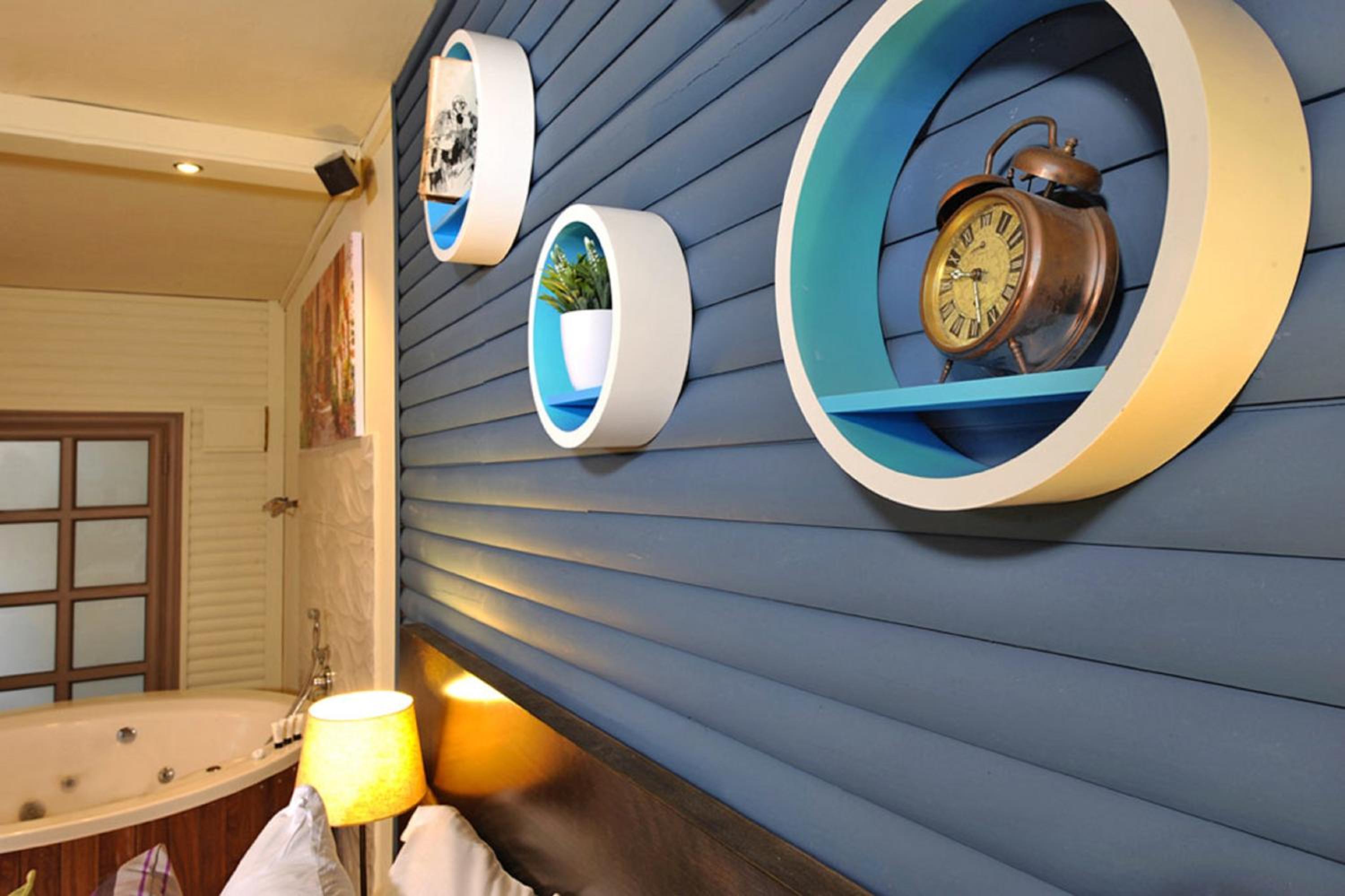Suite with Hot Tub