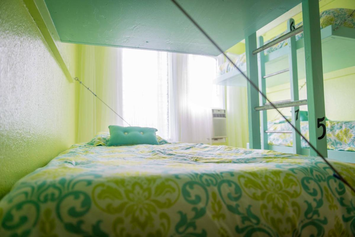 Bed in 6-Bed Mixed Dormitory Room photo 1