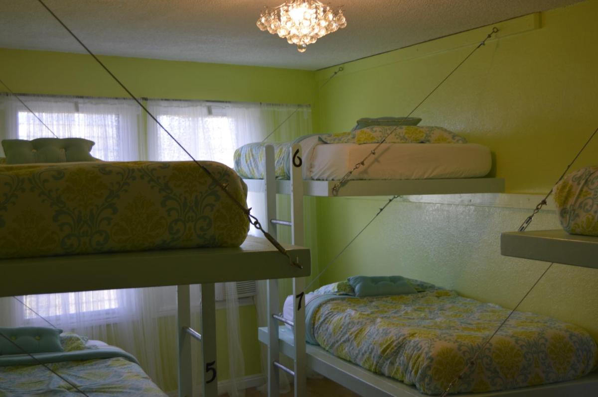Bed in 6-Bed Mixed Dormitory Room photo 2