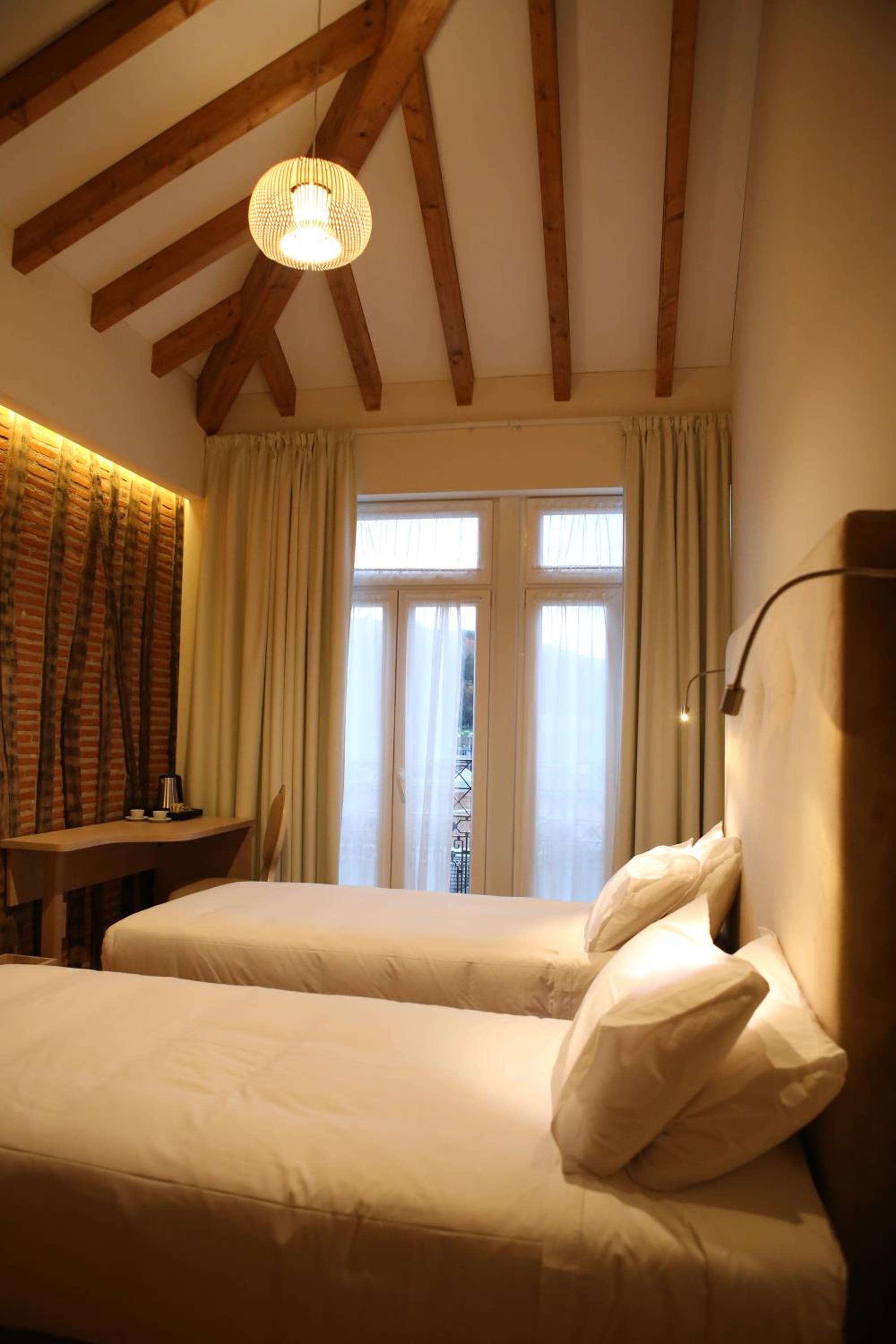 Standard Twin Room - Photo 1