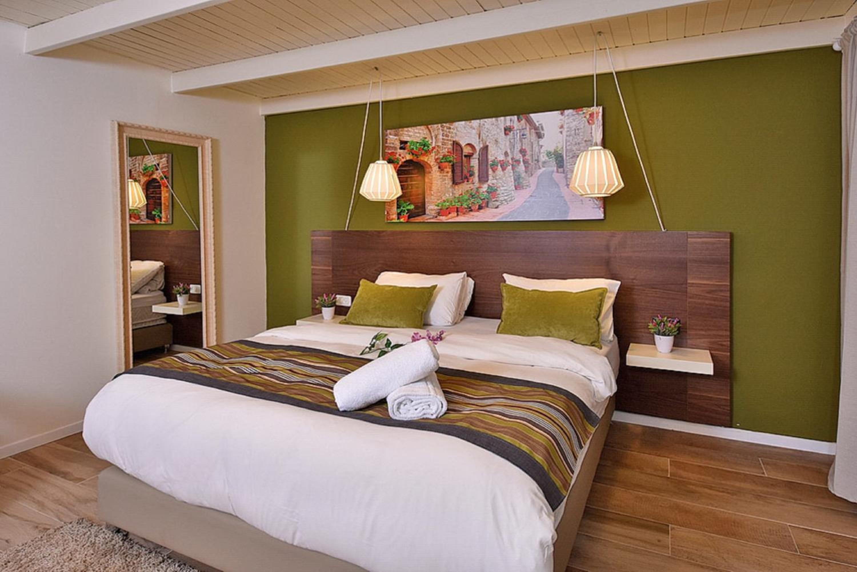 Deluxe Suite with Spa Bath