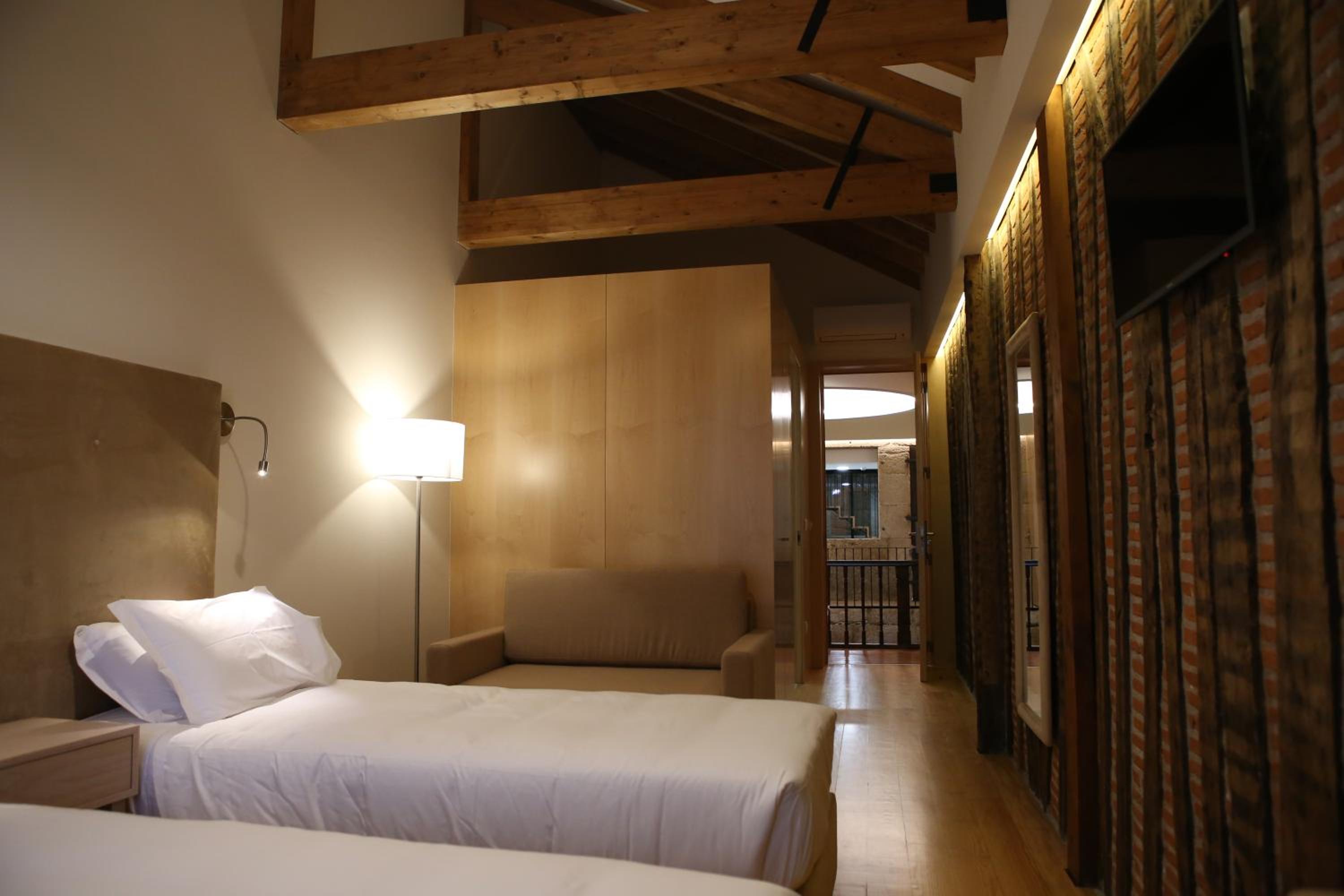 Standard Twin Room - Photo 8