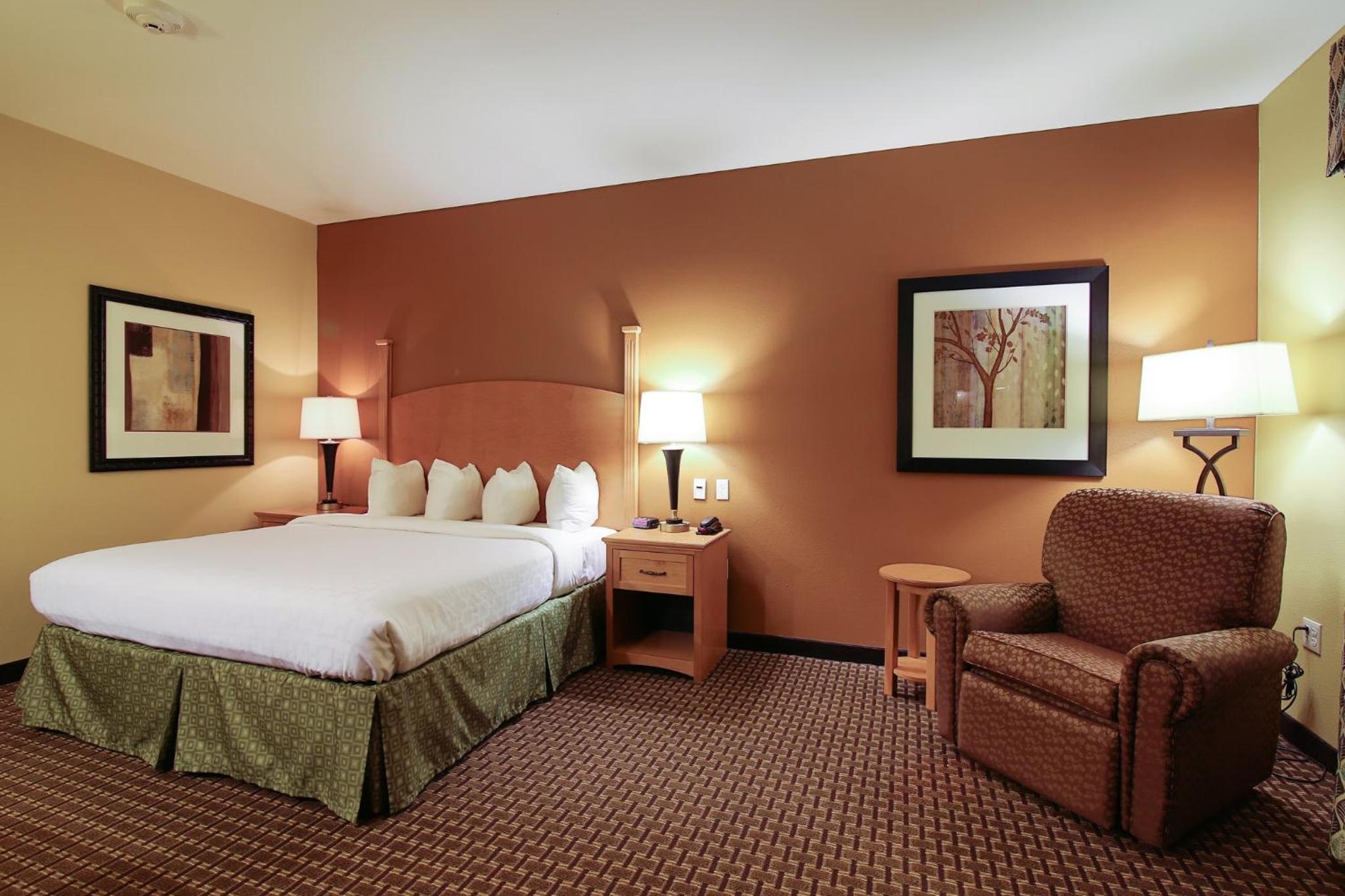 Deluxe King Room - Non-Smoking
