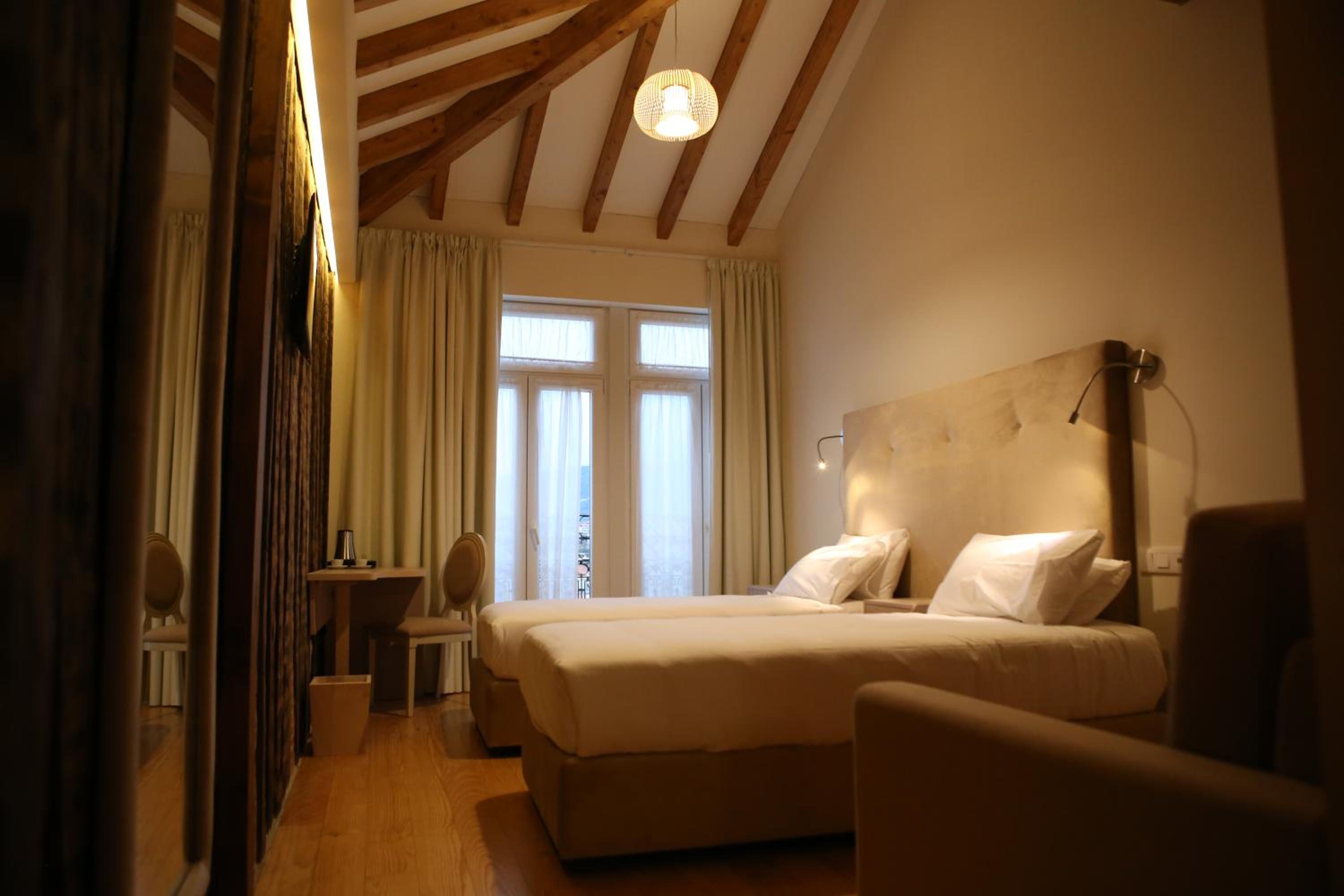 Standard Twin Room - Photo 7