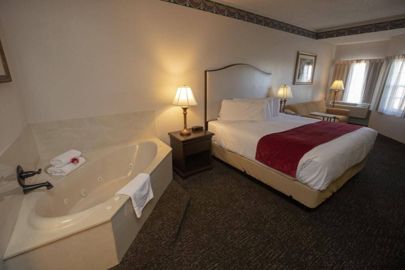 King Room with Spa Bath photo 2