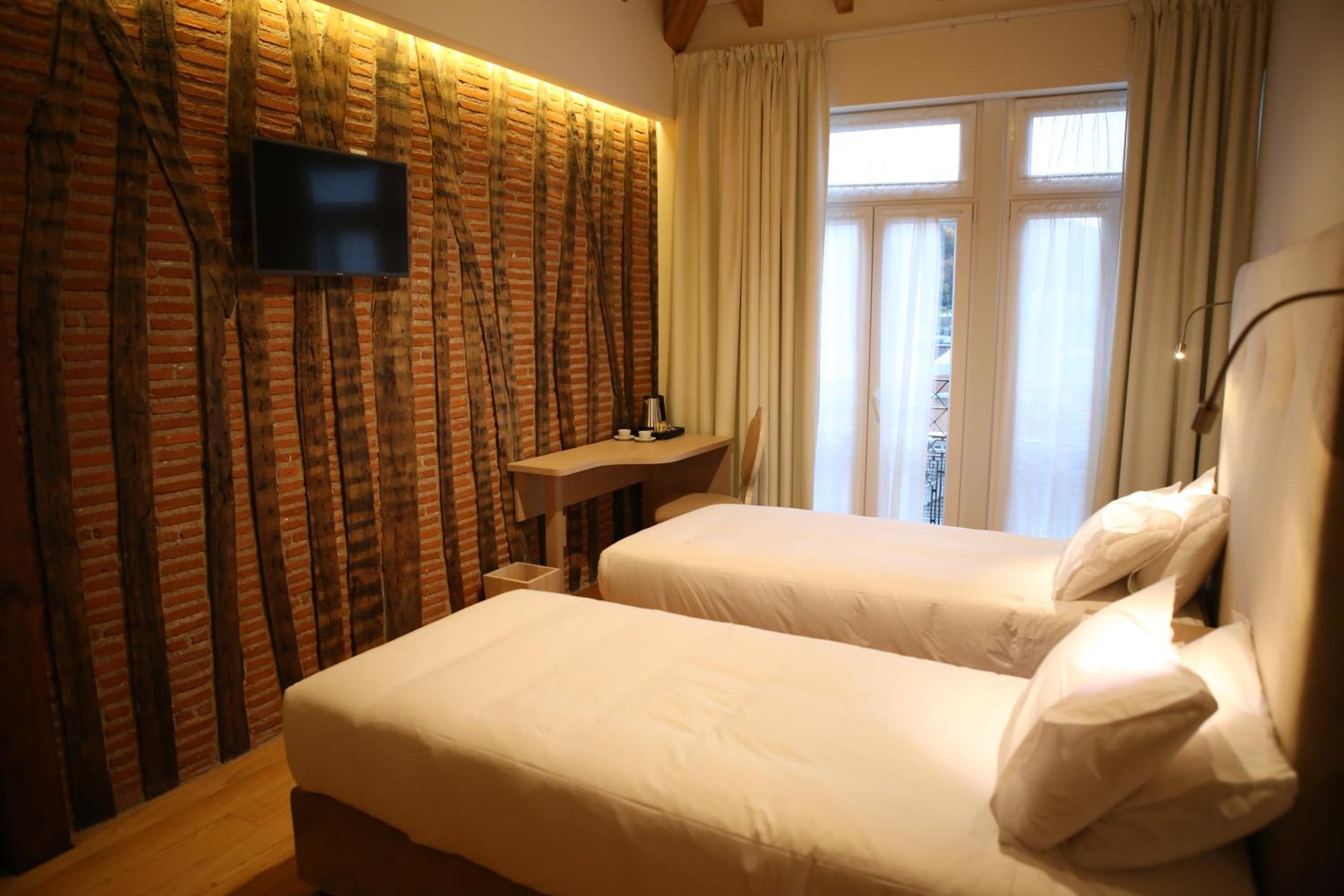 Standard Twin Room - Photo 4
