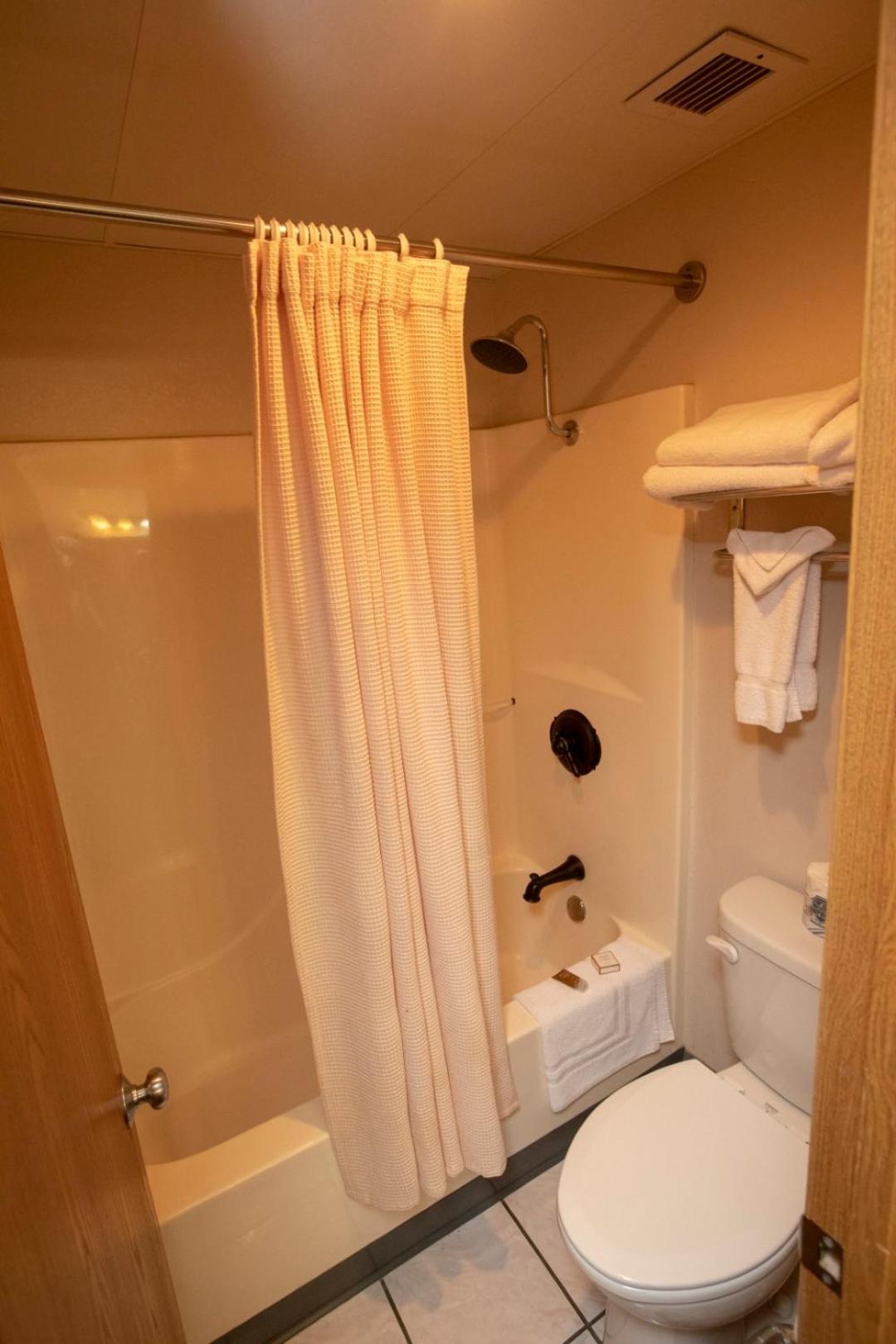 Queen Room with Spa Bath photo 3