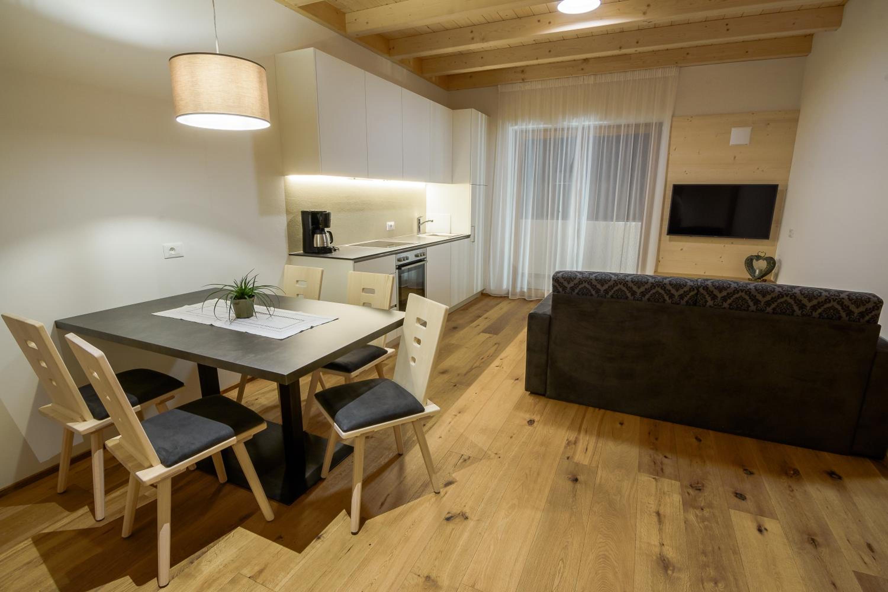 One-Bedroom Apartment photo 1