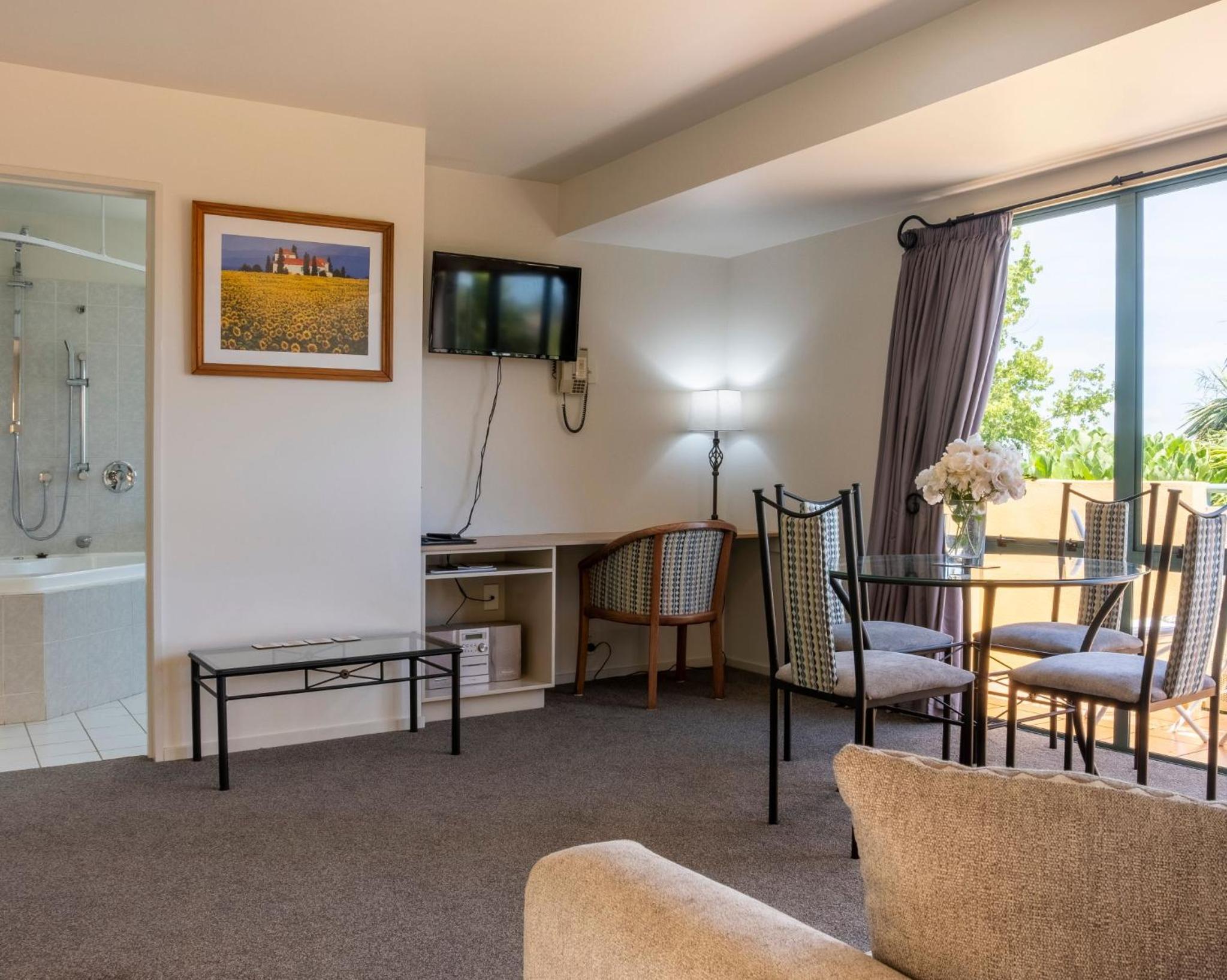 Two-Bedroom Suite - Photo 5