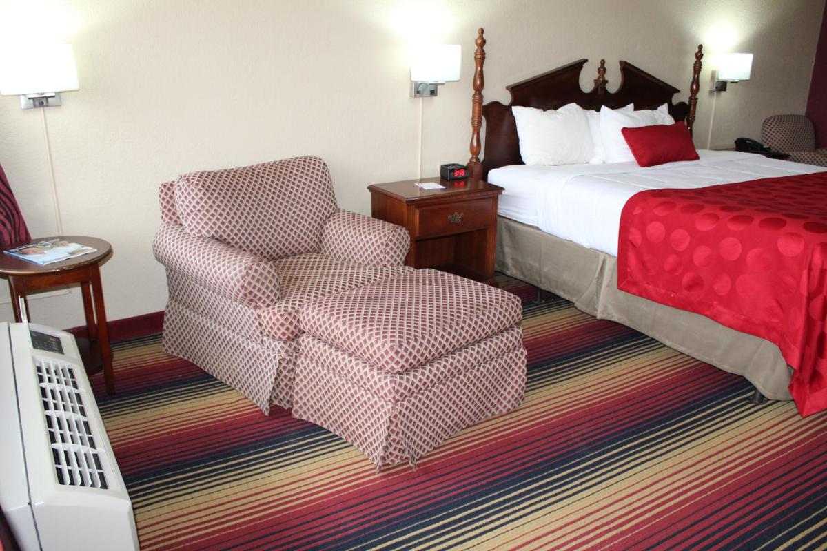King Room - Non-Smoking photo 3