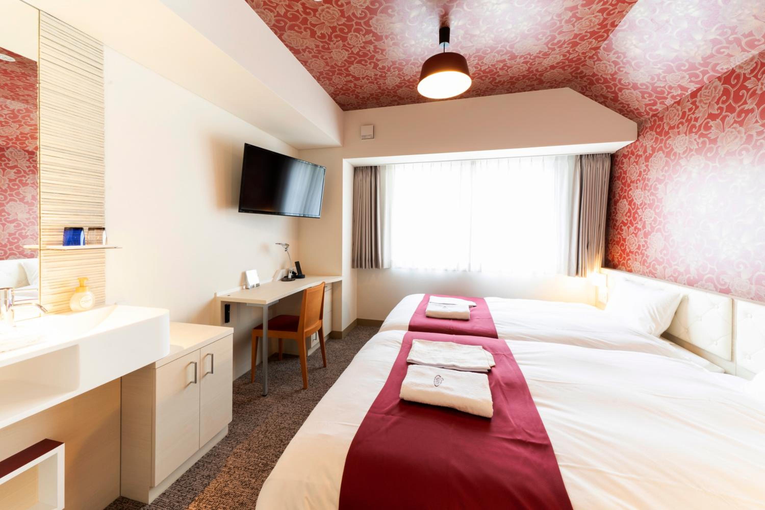 Twin Room - Non-Smoking photo 2