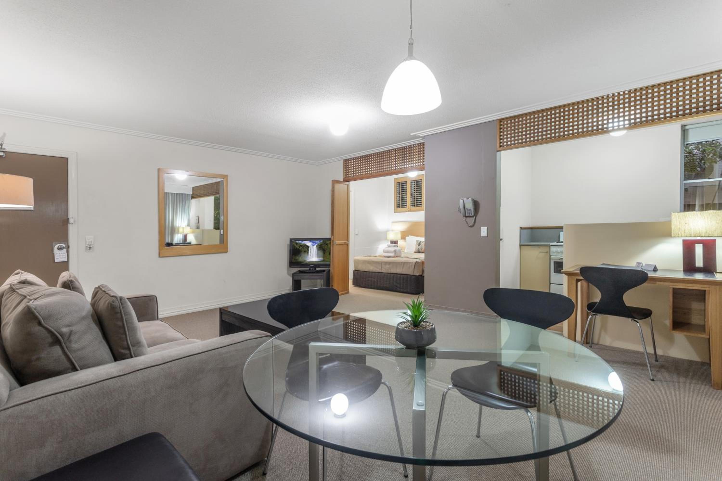 One-Bedroom Apartment - Photo 4