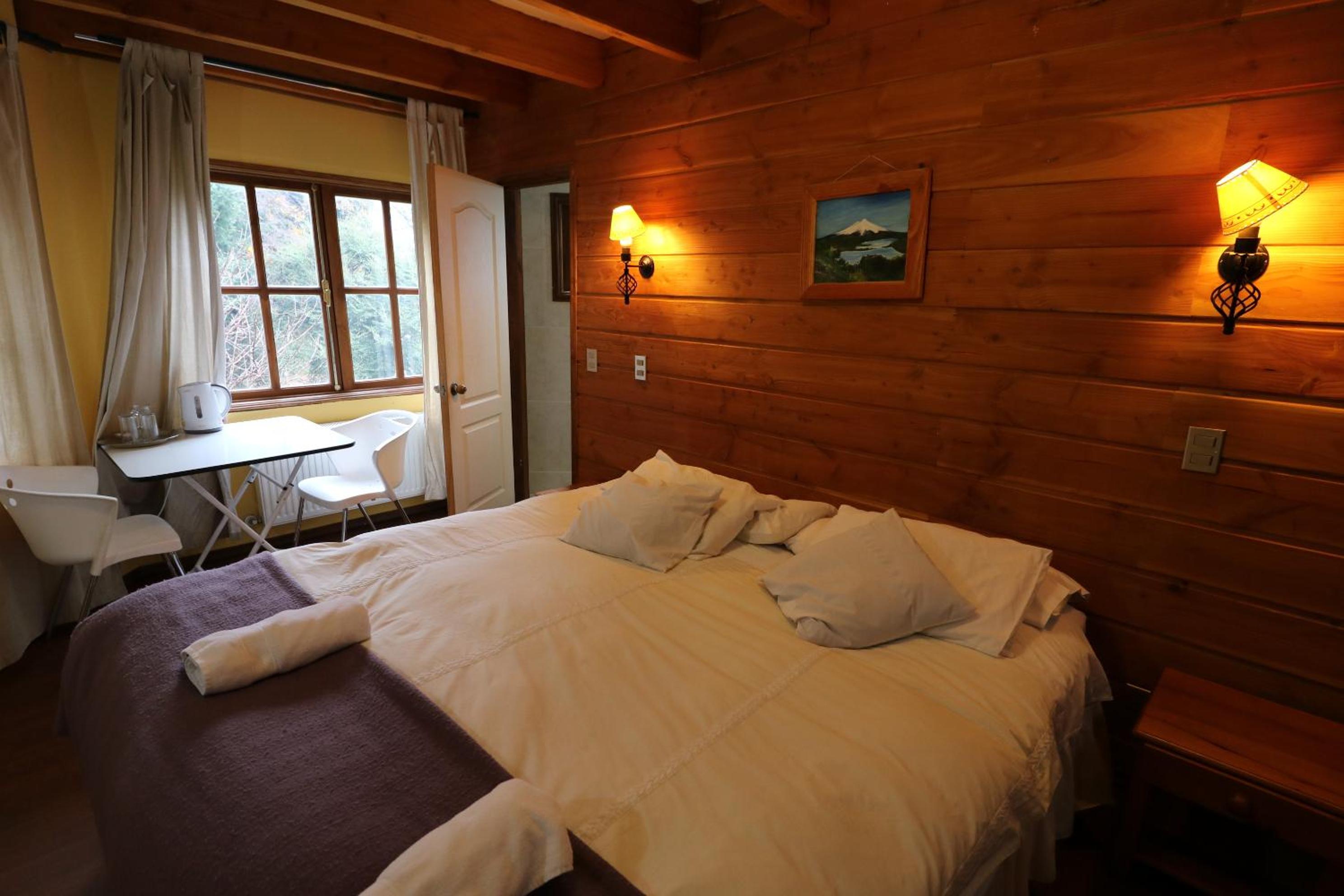 Deluxe King Suite photo 2