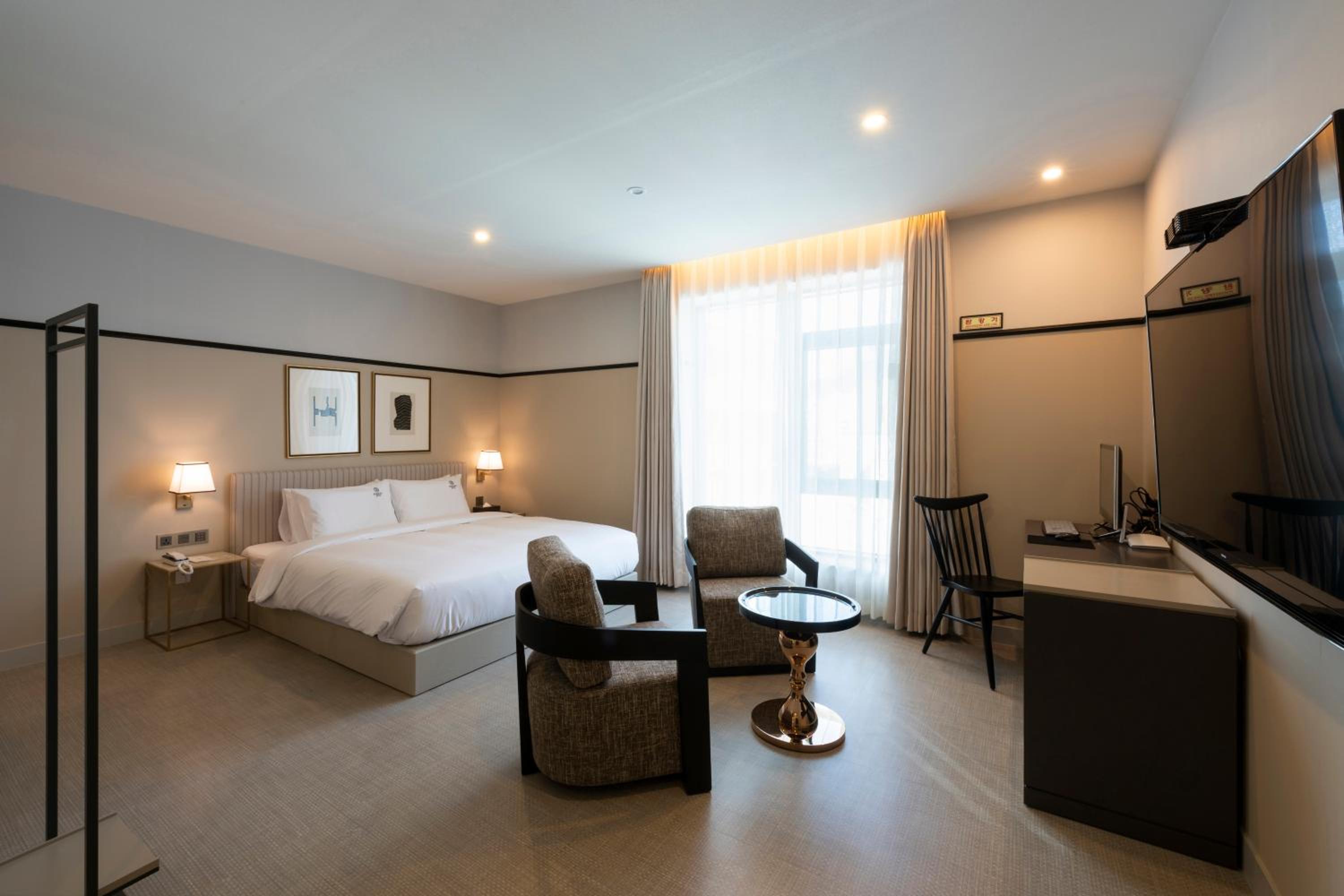 Deluxe Double Room - Photo 1