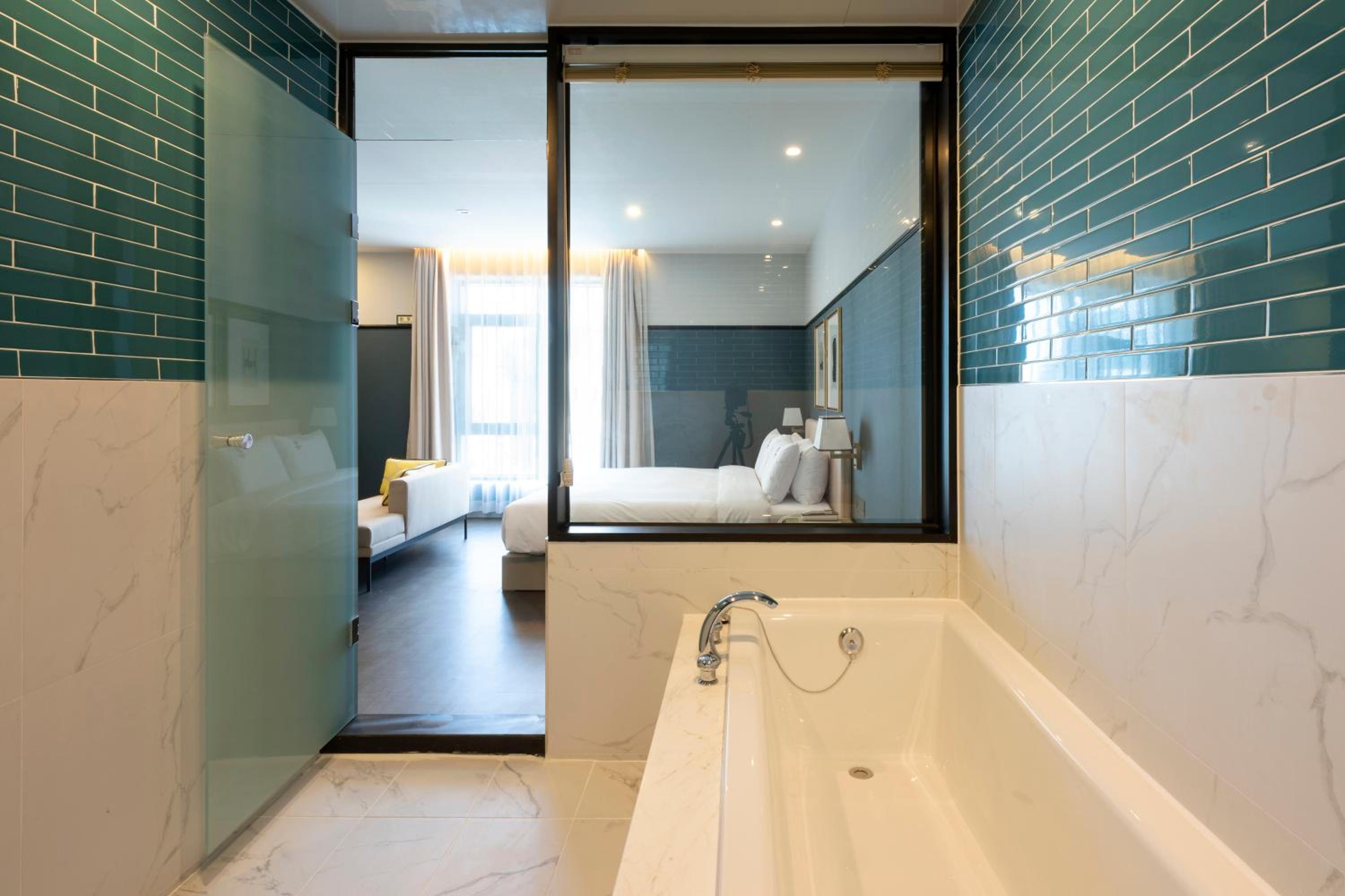 Deluxe Double Room - Photo 7