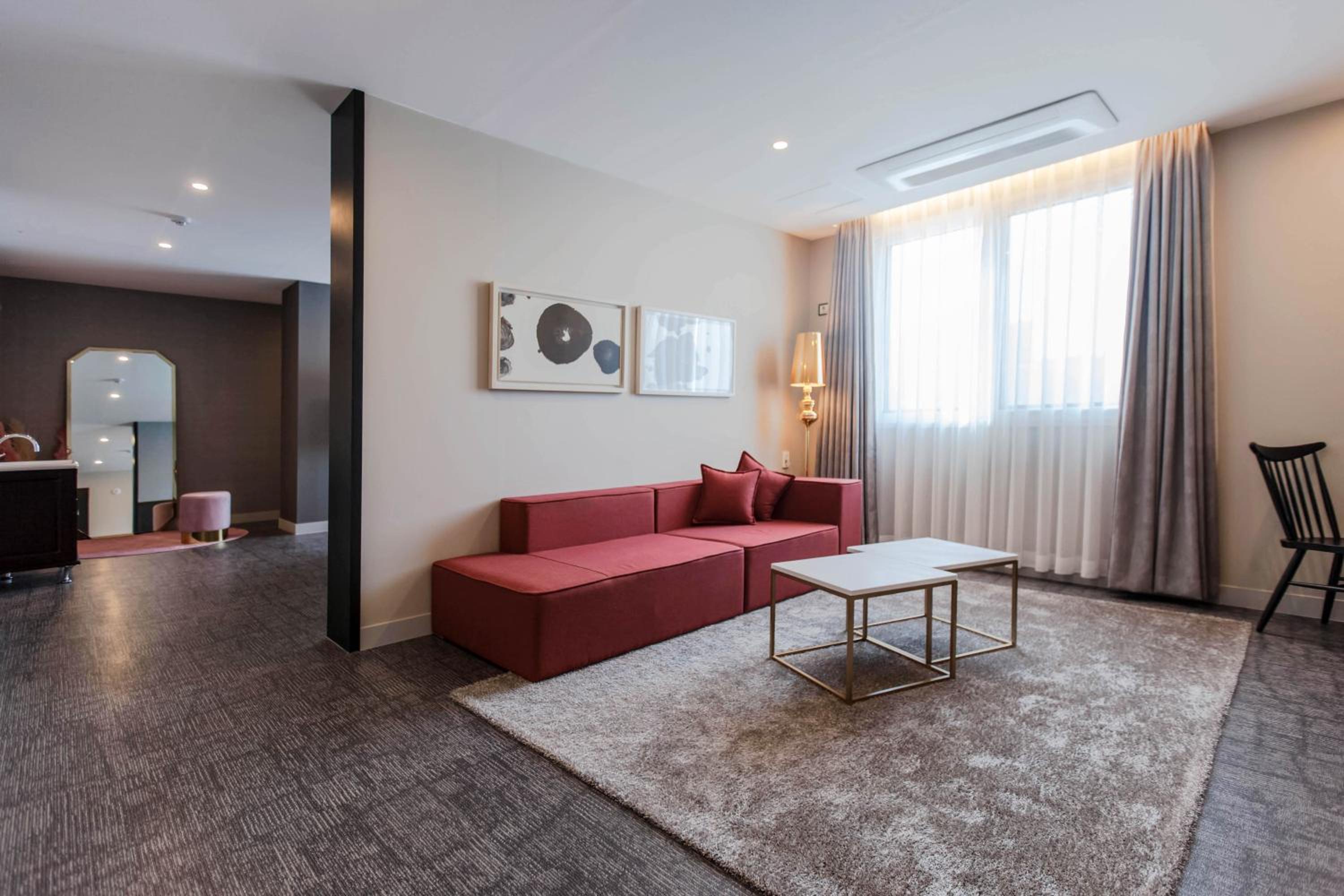 Suite - Photo 8