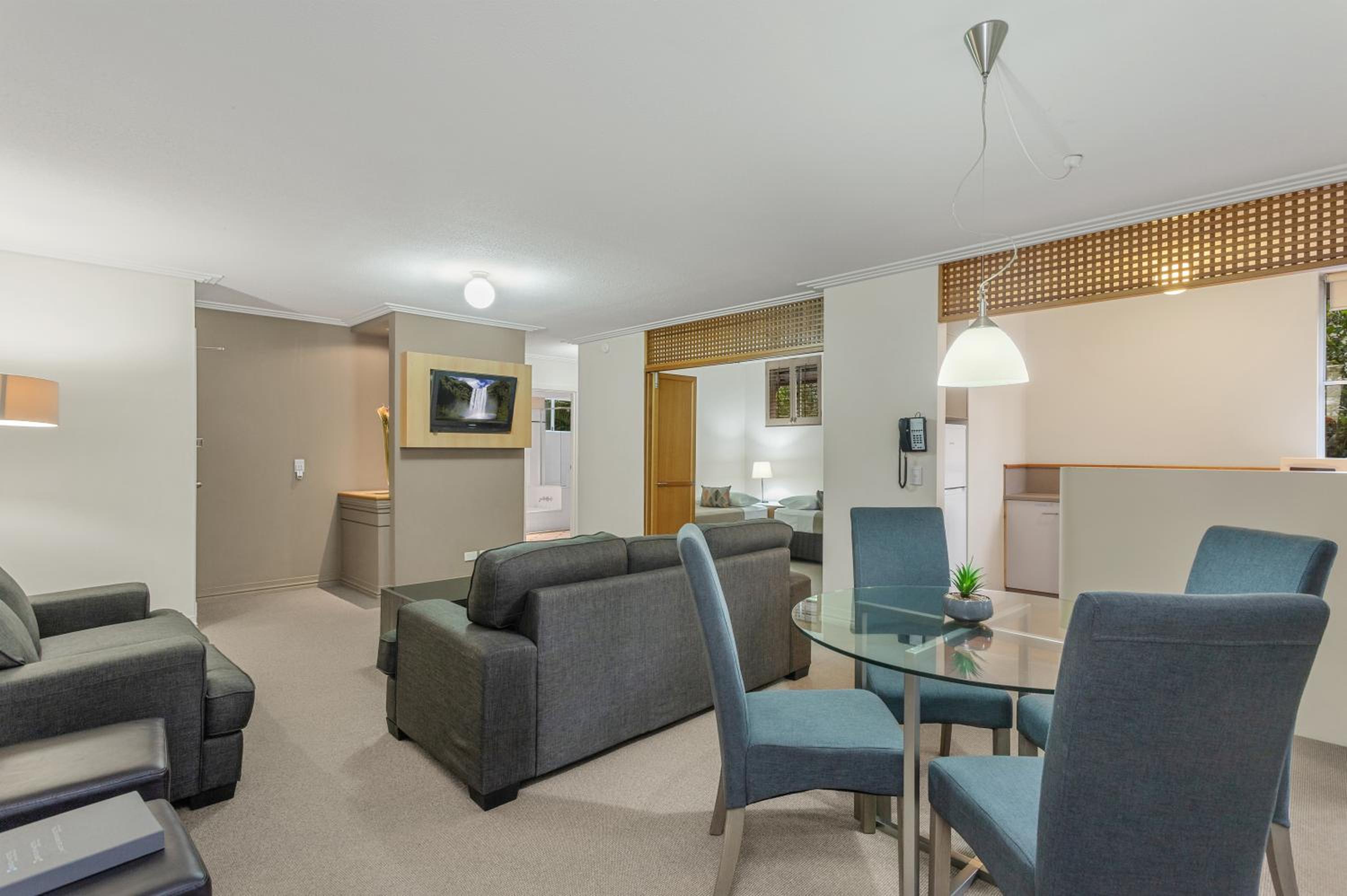 Two-Bedroom Apartment with Balcony - Photo 4