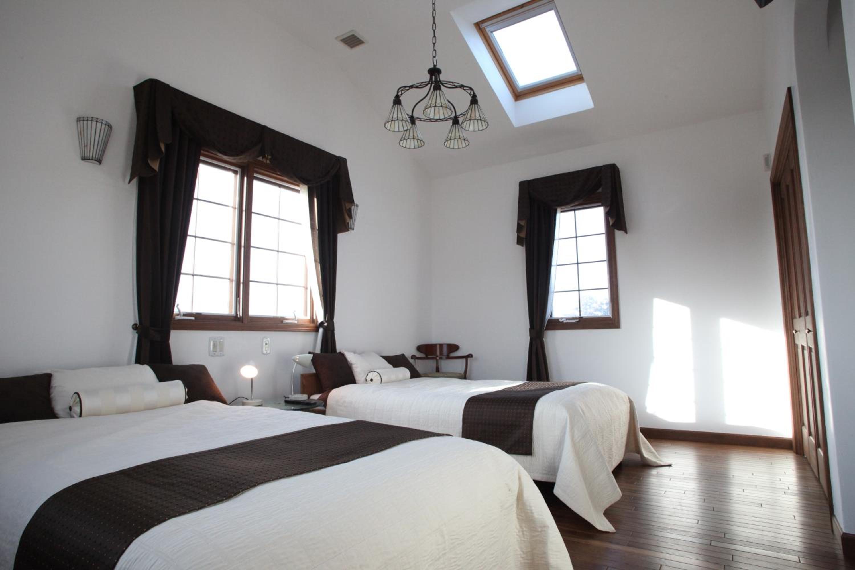 Three-Bedroom Villa - Photo 8