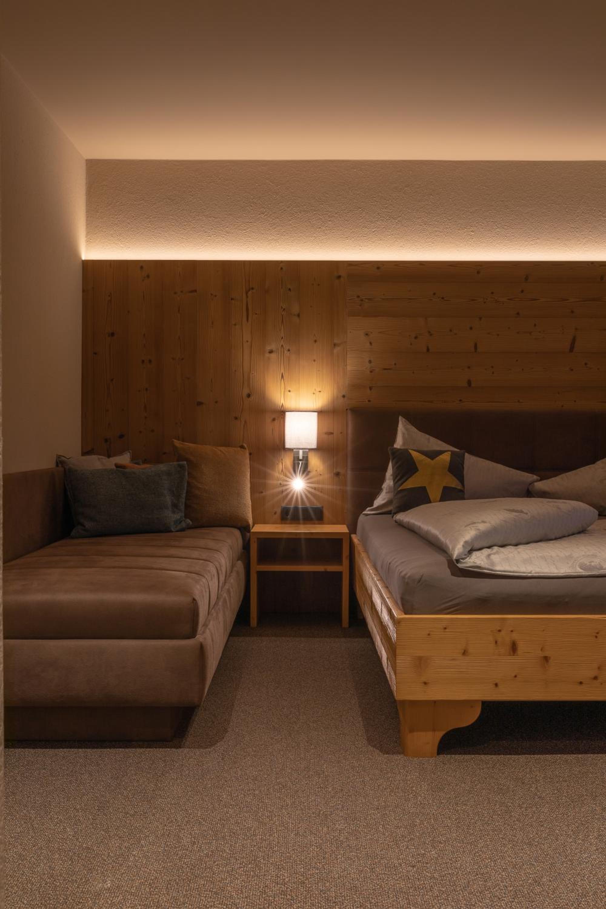 Superior Three-Bedroom Apartment - Photo 14