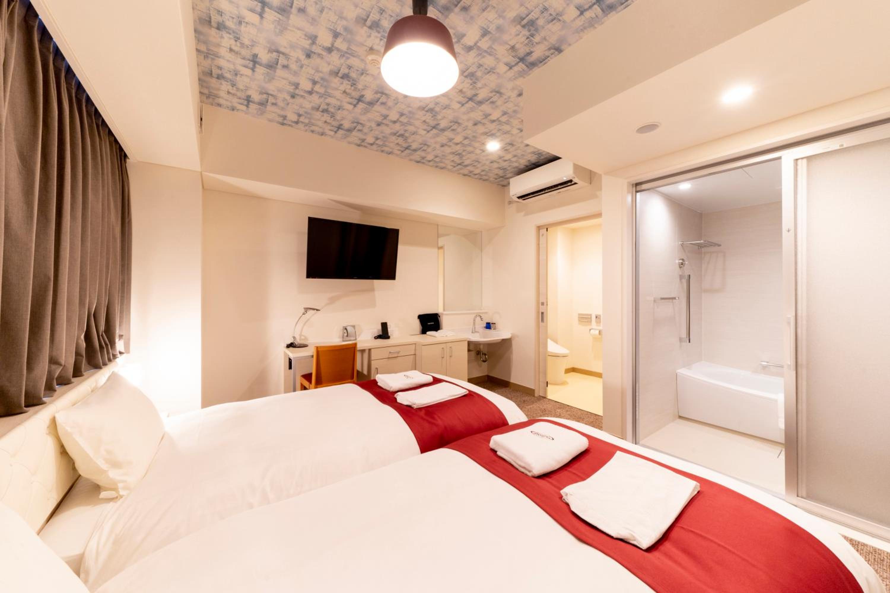 Twin Room - Disability Access - Non-Smoking photo 1