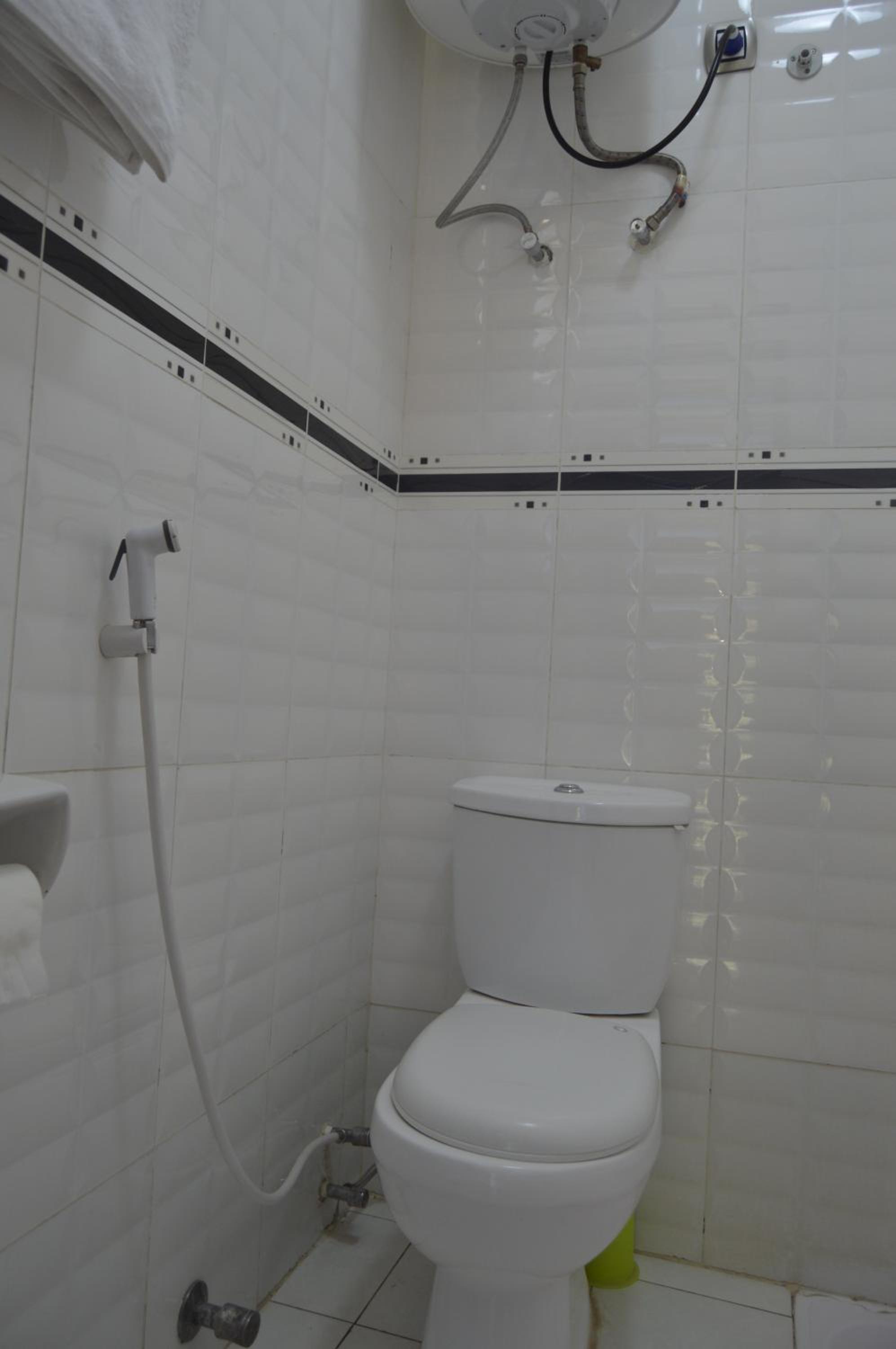 Single Room with Private Bathroom photo 3
