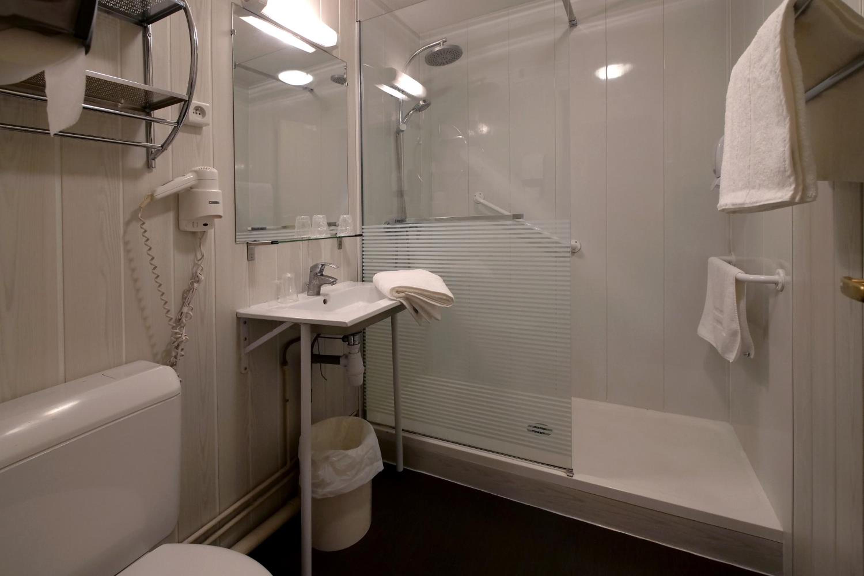 Double Room - Photo 9