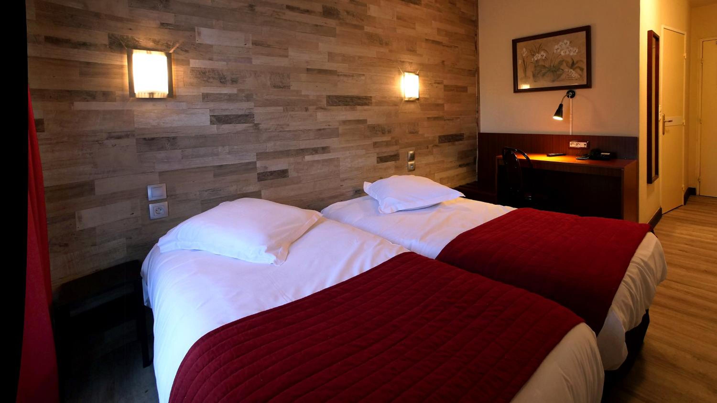 Twin Room - Photo 9