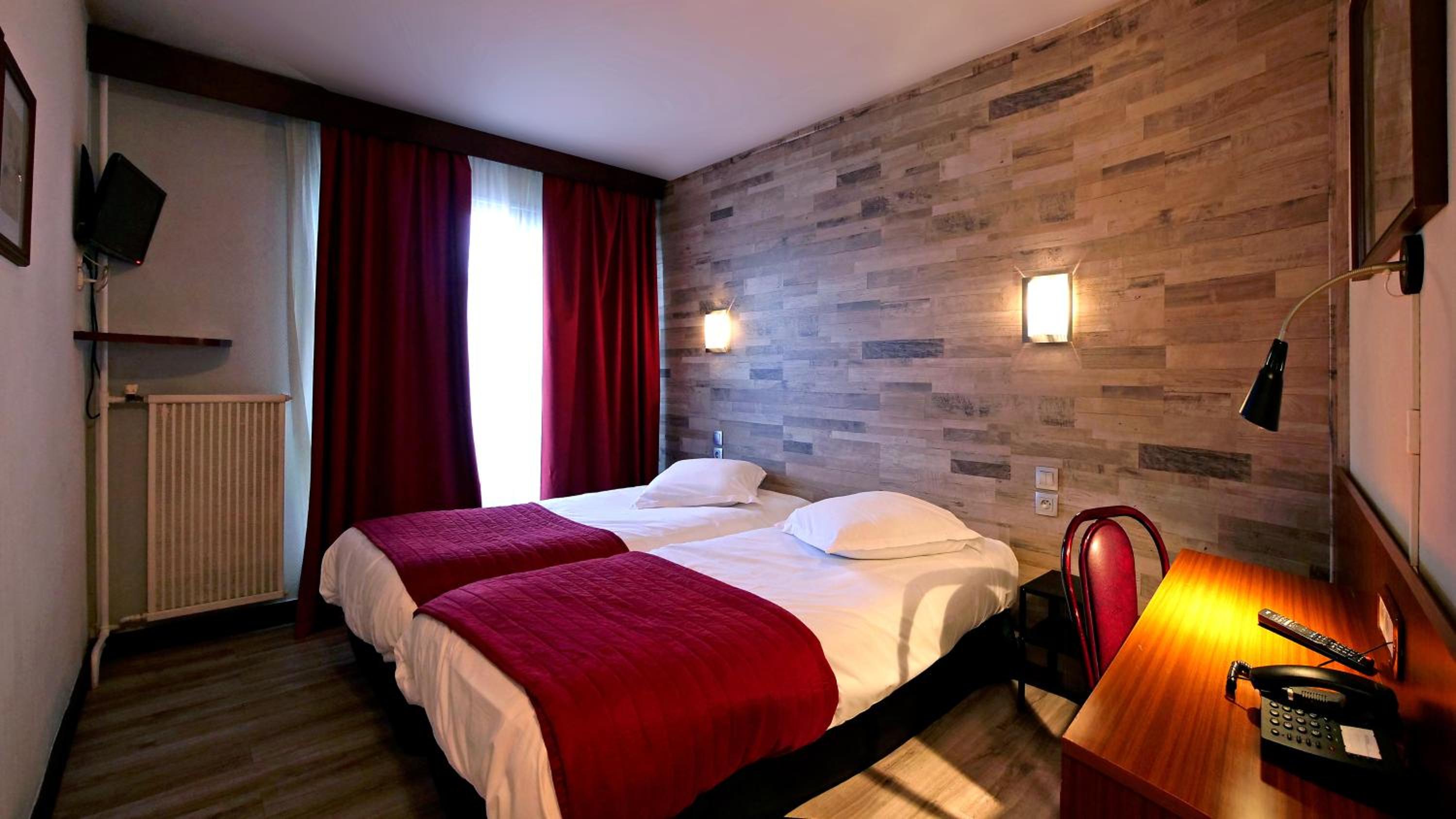 Twin Room - Photo 8