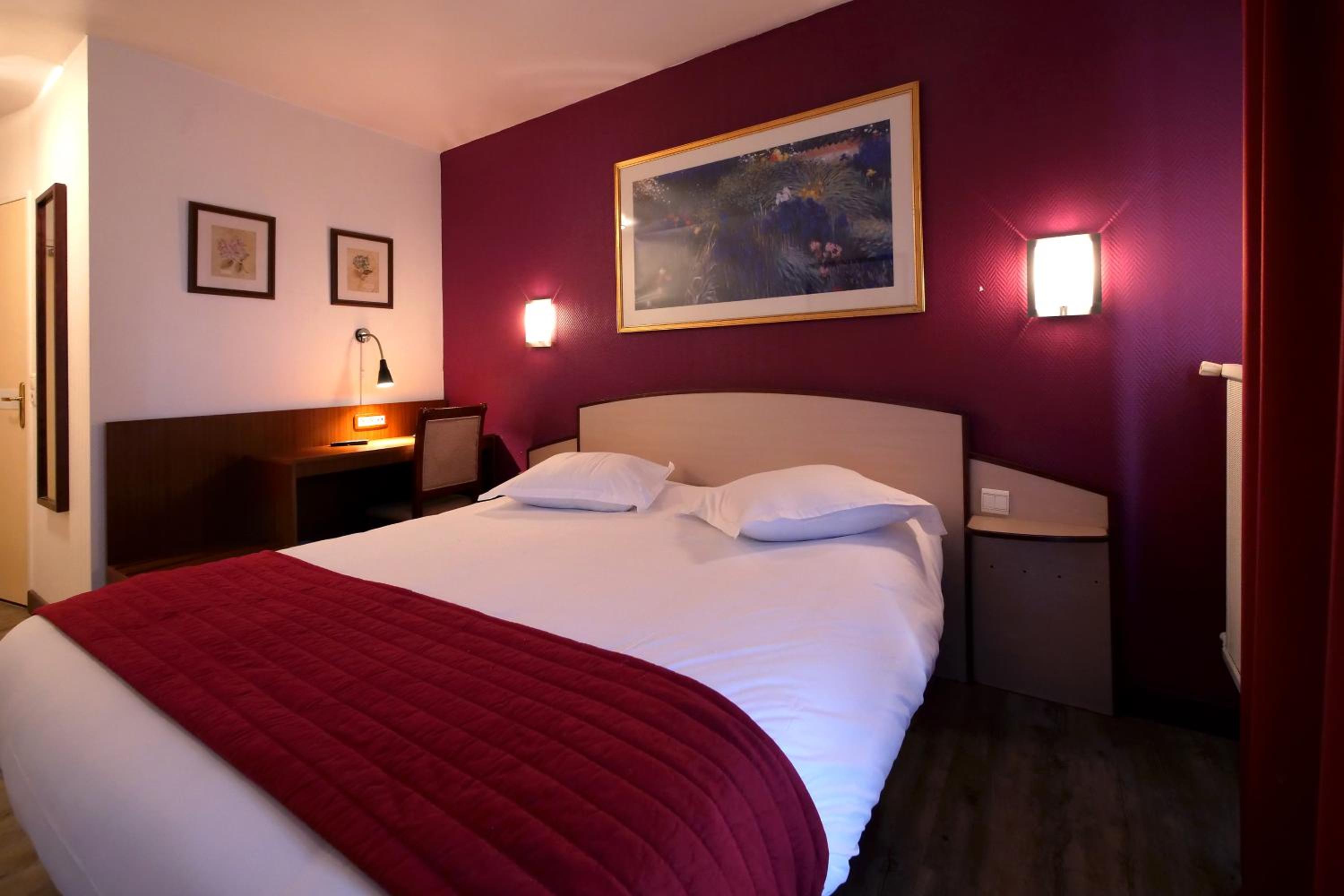 Double Room - Photo 8