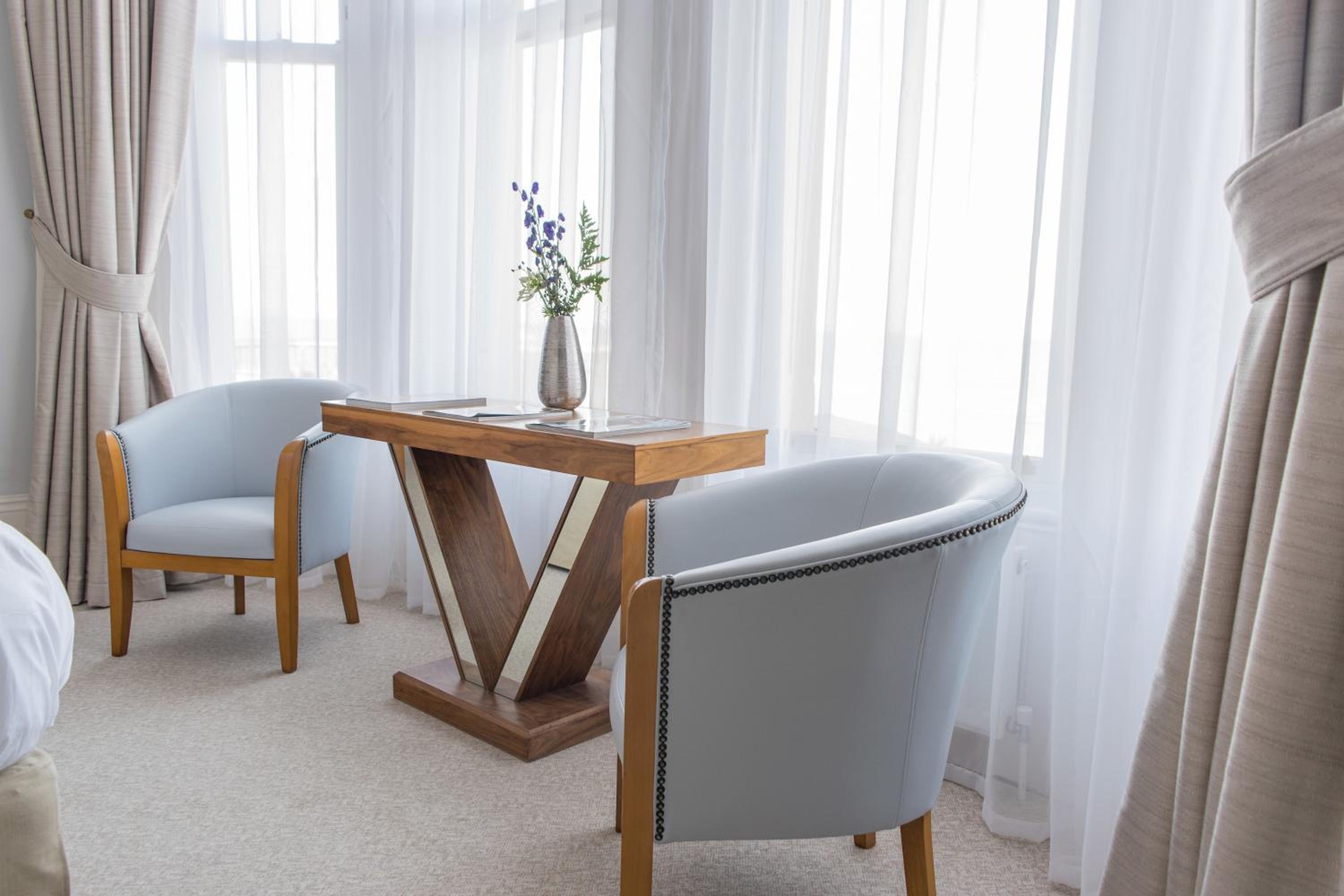 Executive Room with Partial Sea View - Photo 3