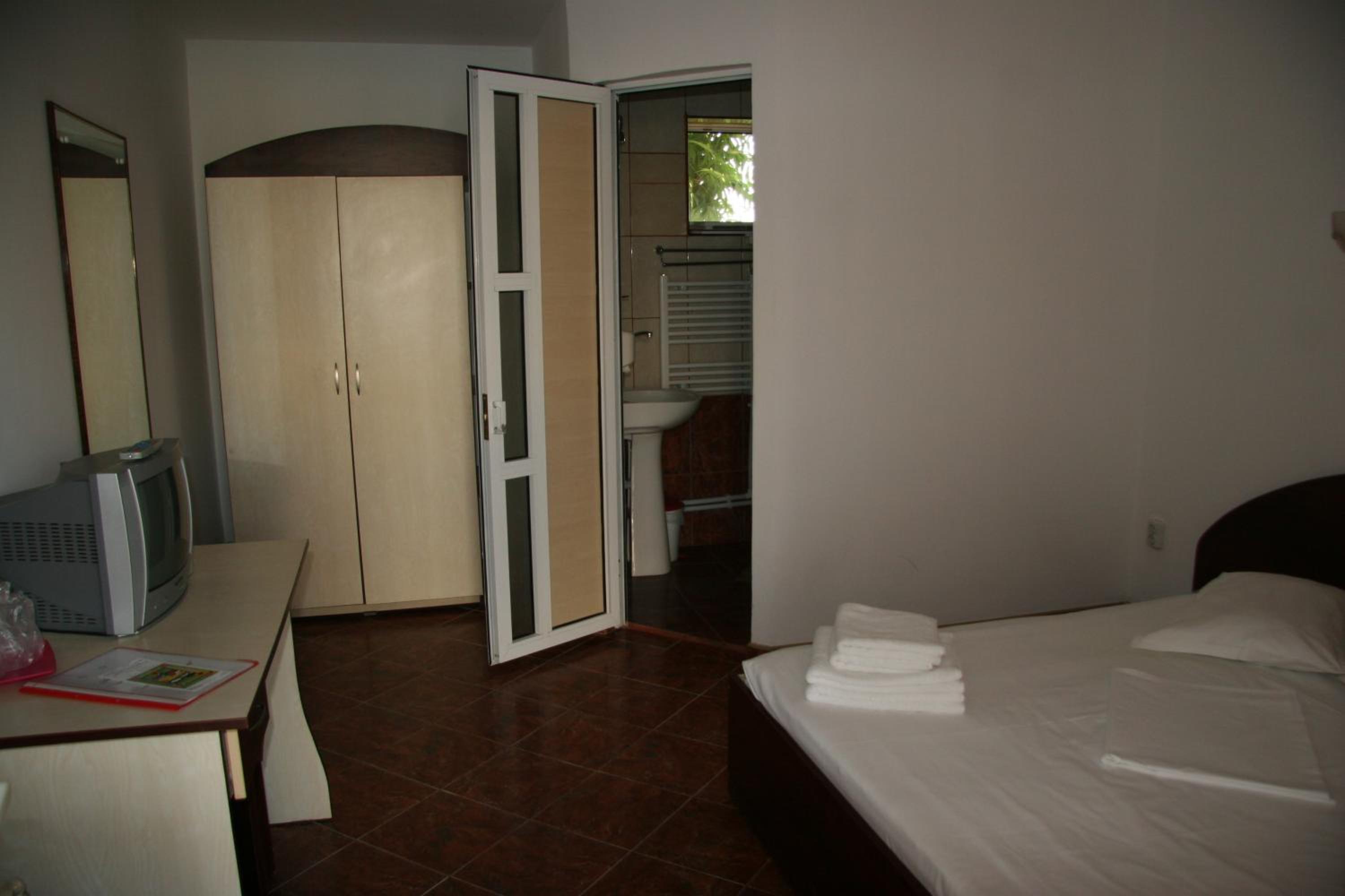 Double Room without Balcony - Photo 2