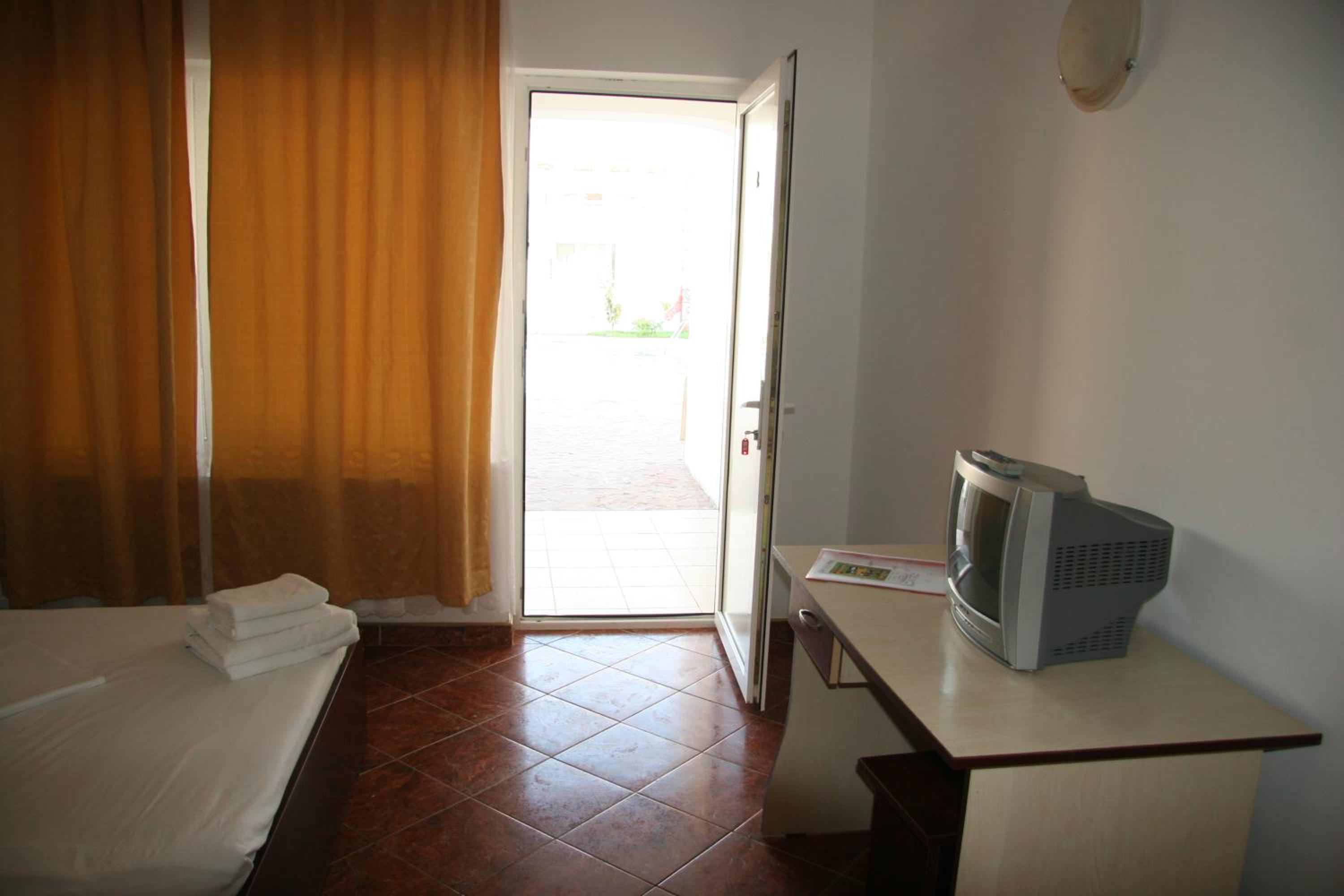 Triple Room with Balcony - Photo 3