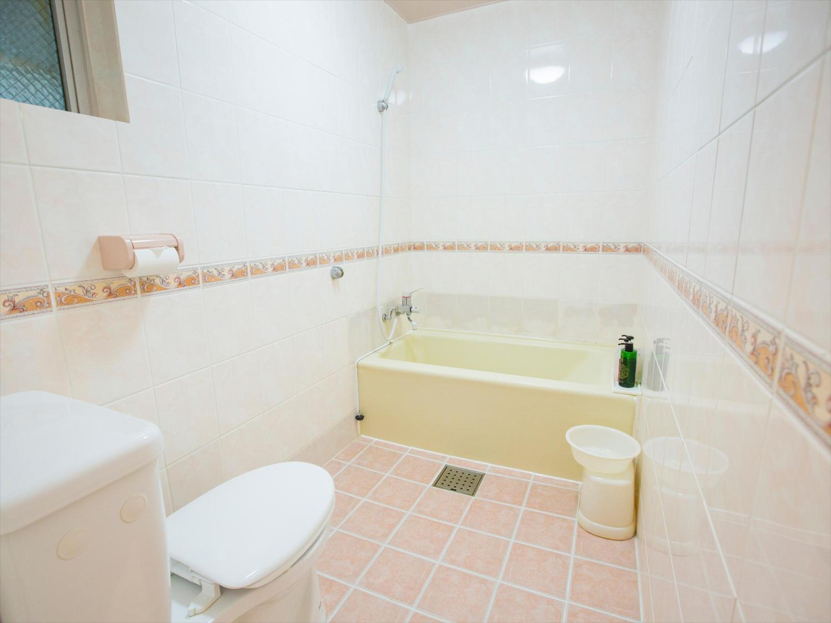 Standard Twin Room - Photo 20