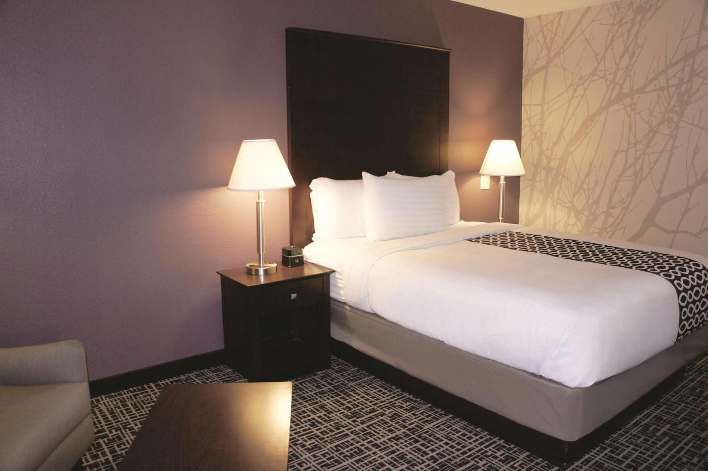 Queen Room photo 1