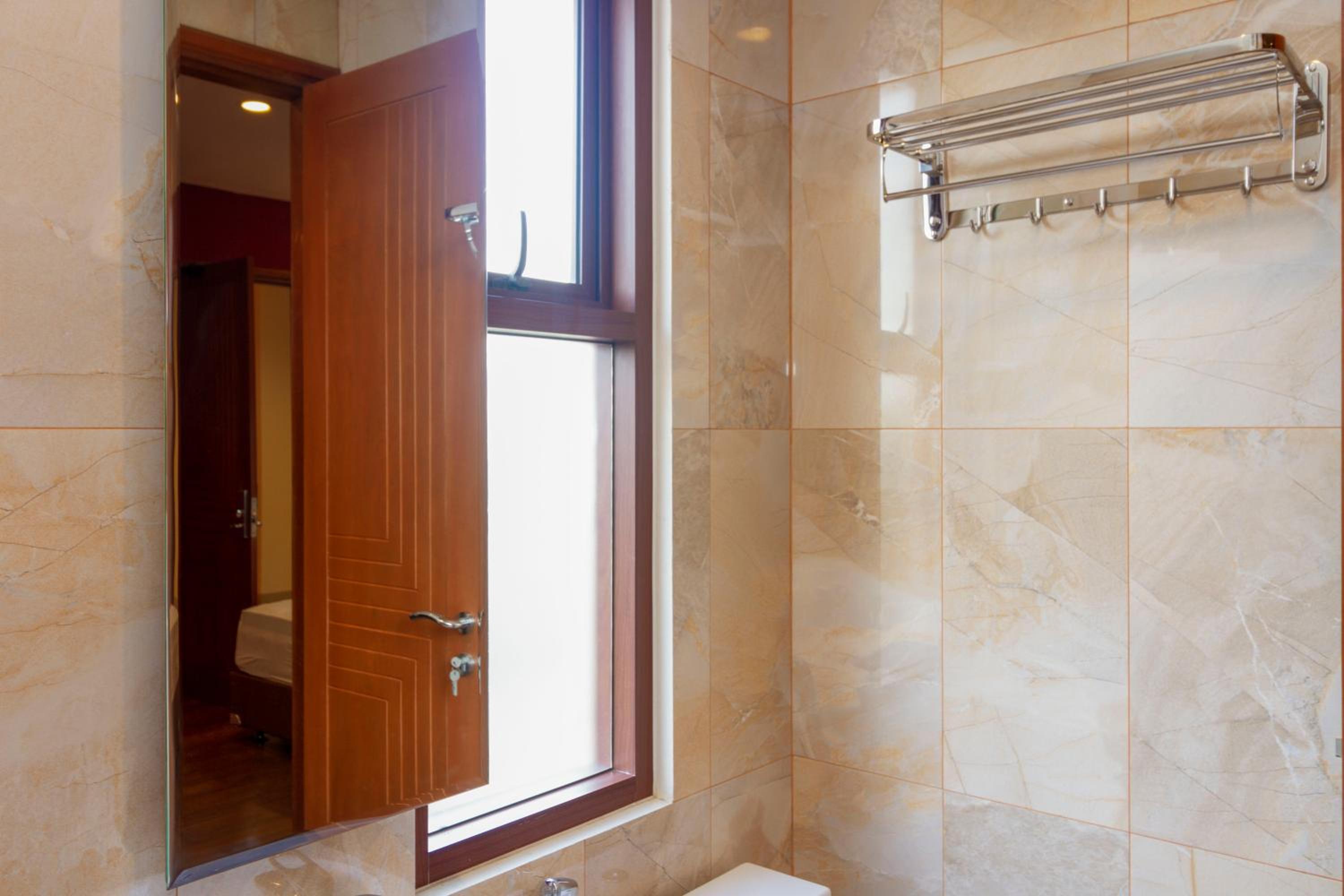 Deluxe Room - Photo 10