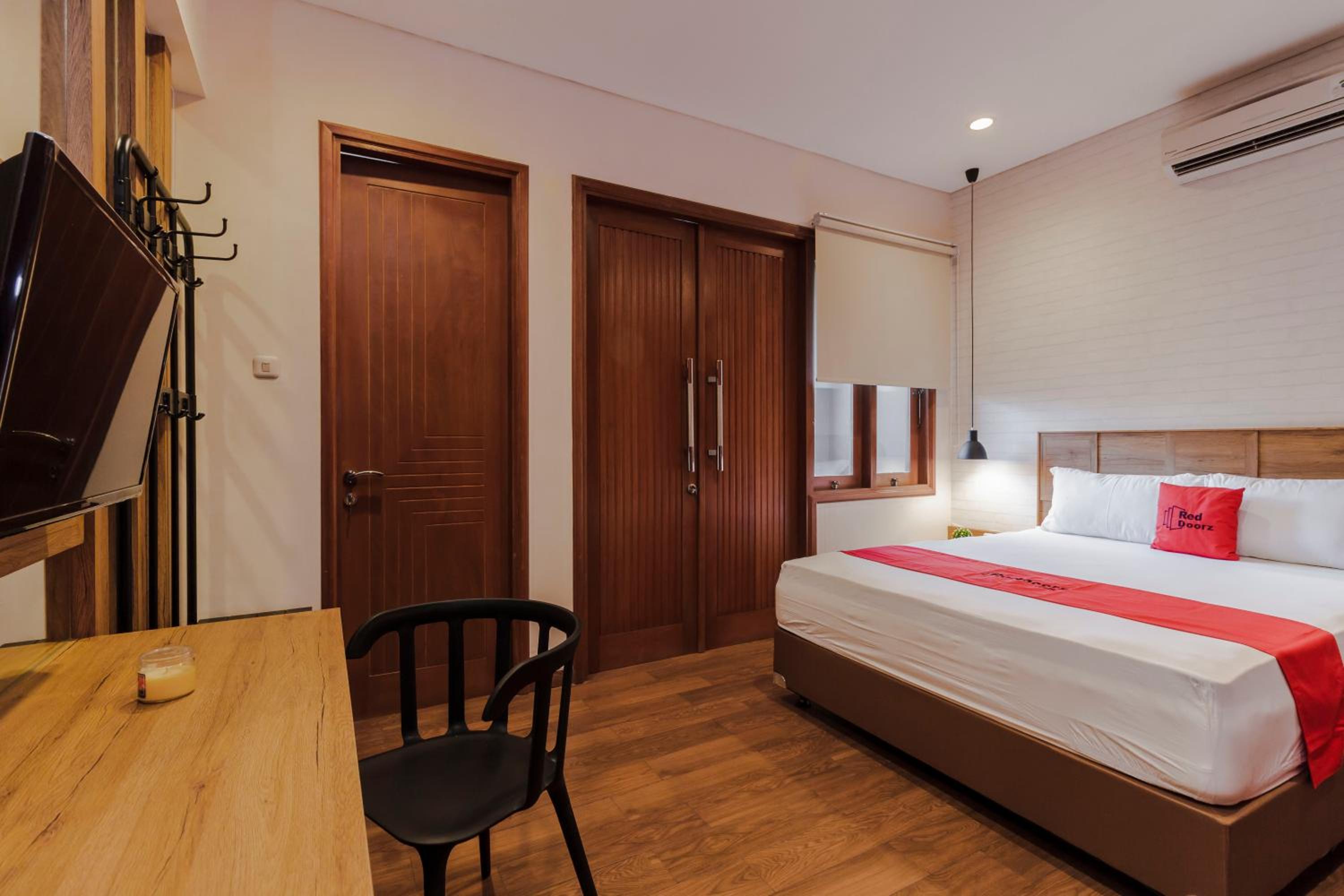 Deluxe Room - Photo 5