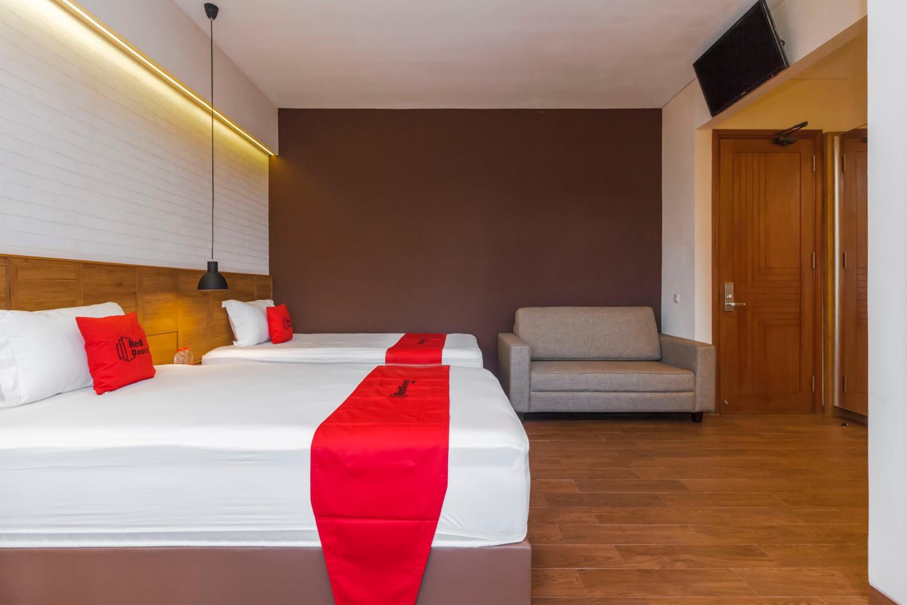 Deluxe Twin Room - Photo 9