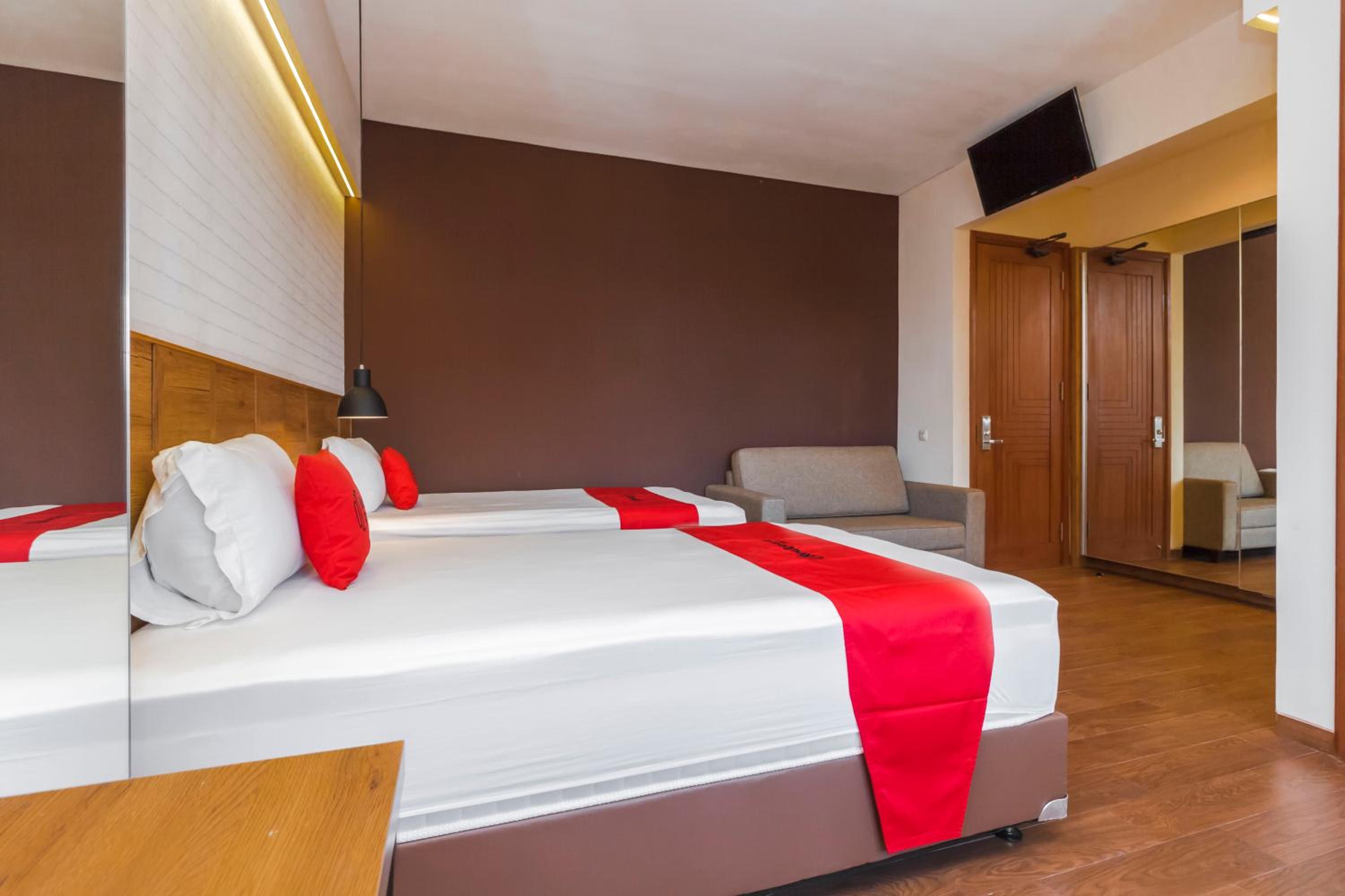 Deluxe Twin Room - Photo 10