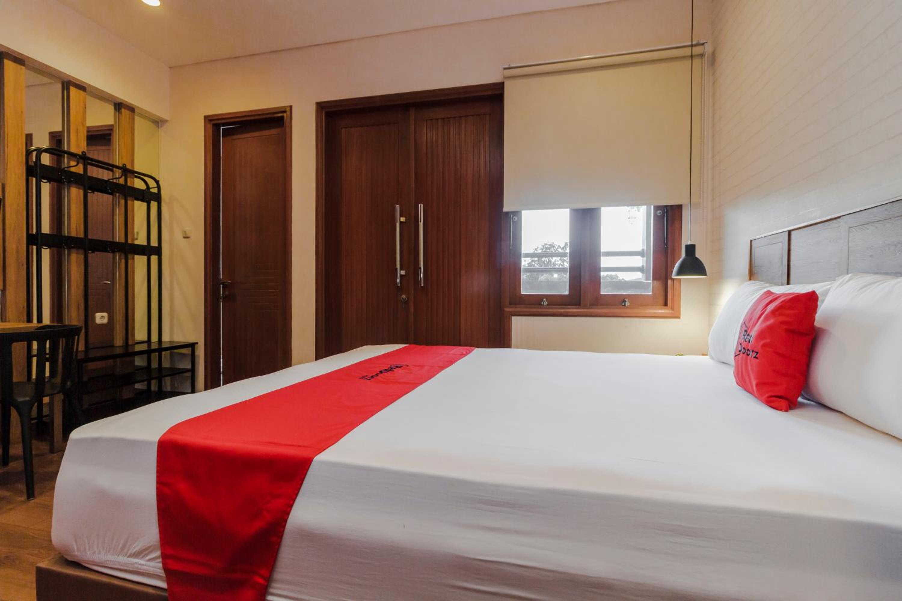 Deluxe Room - Photo 6