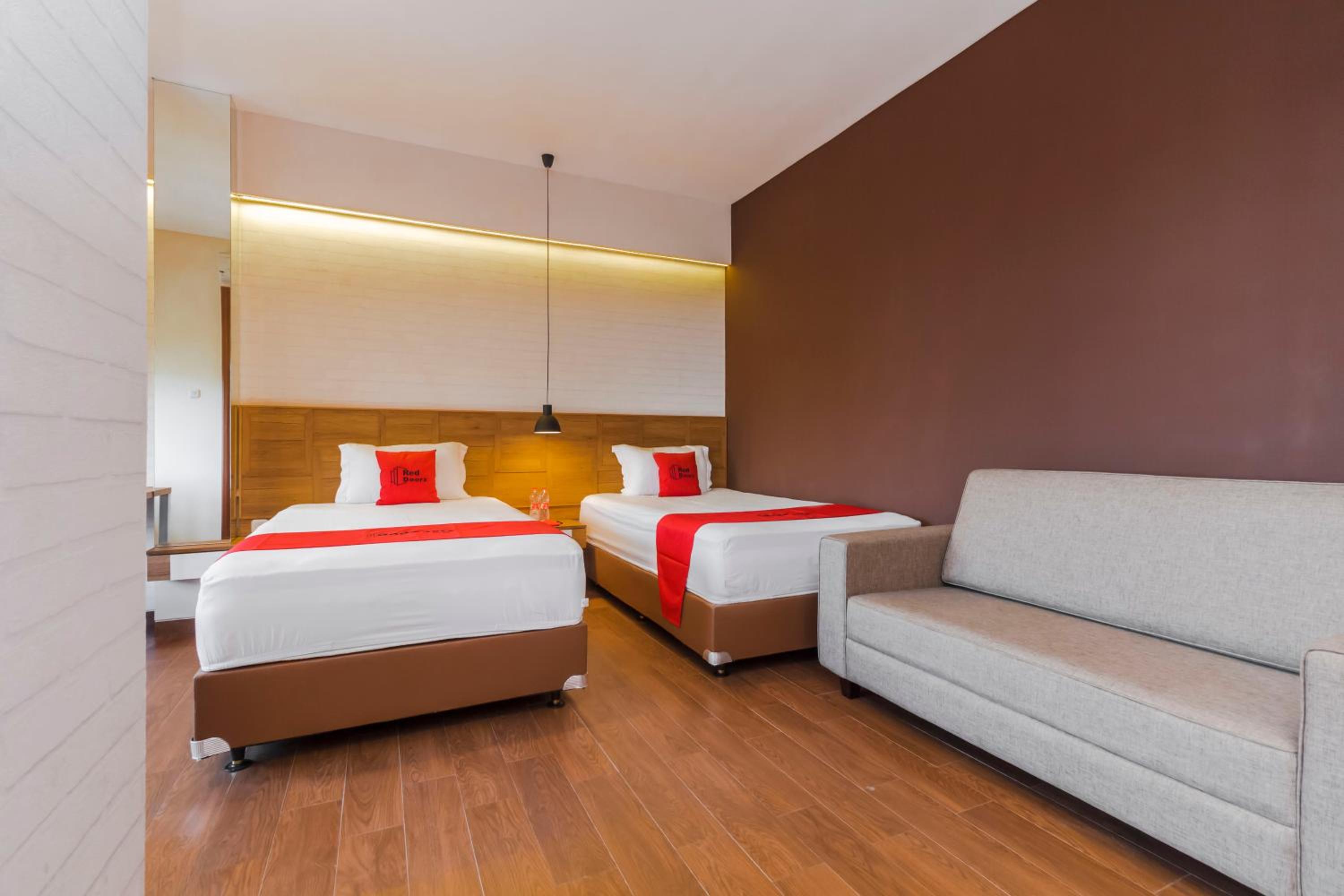 Deluxe Twin Room - Photo 13