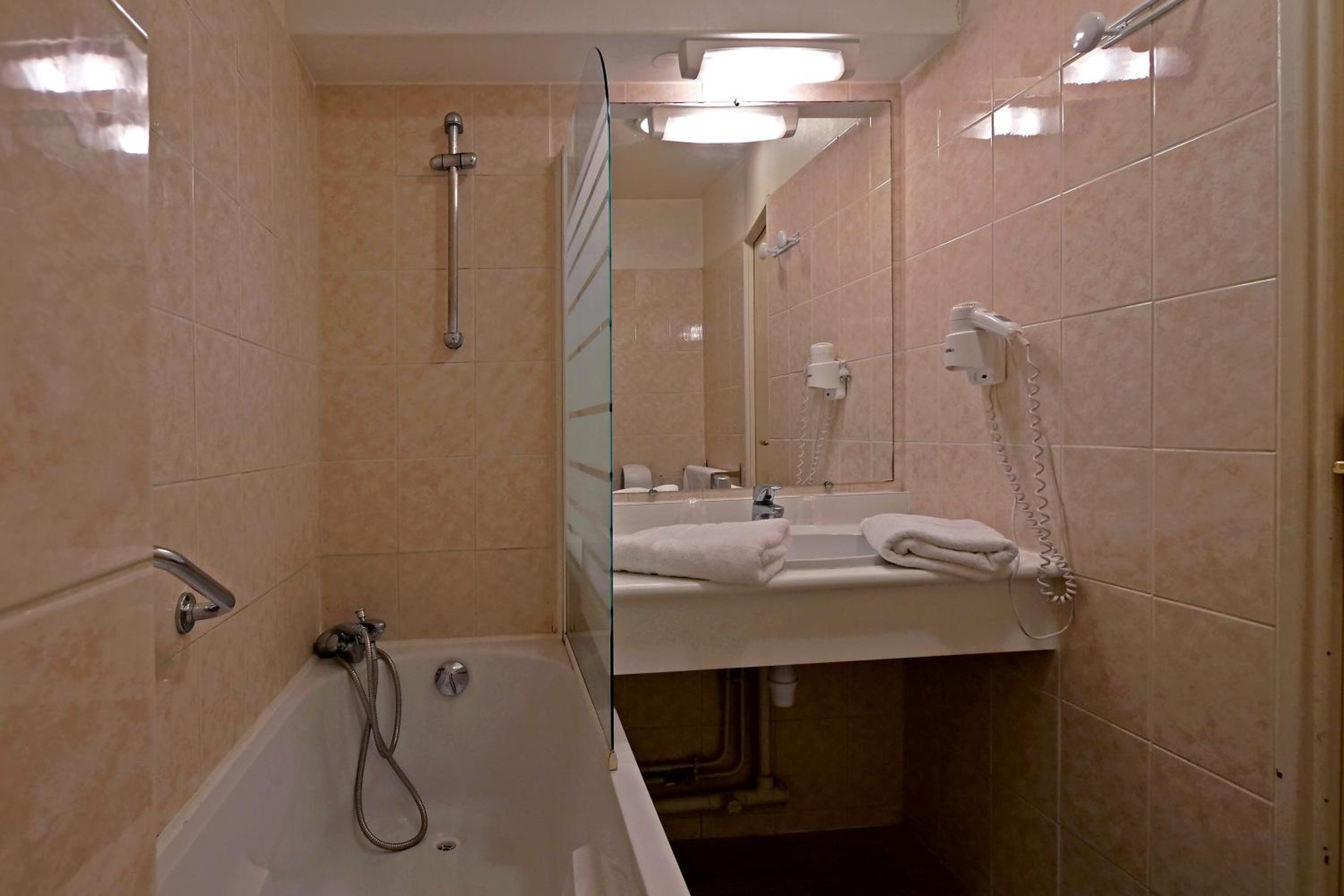 Double Room - Photo 5