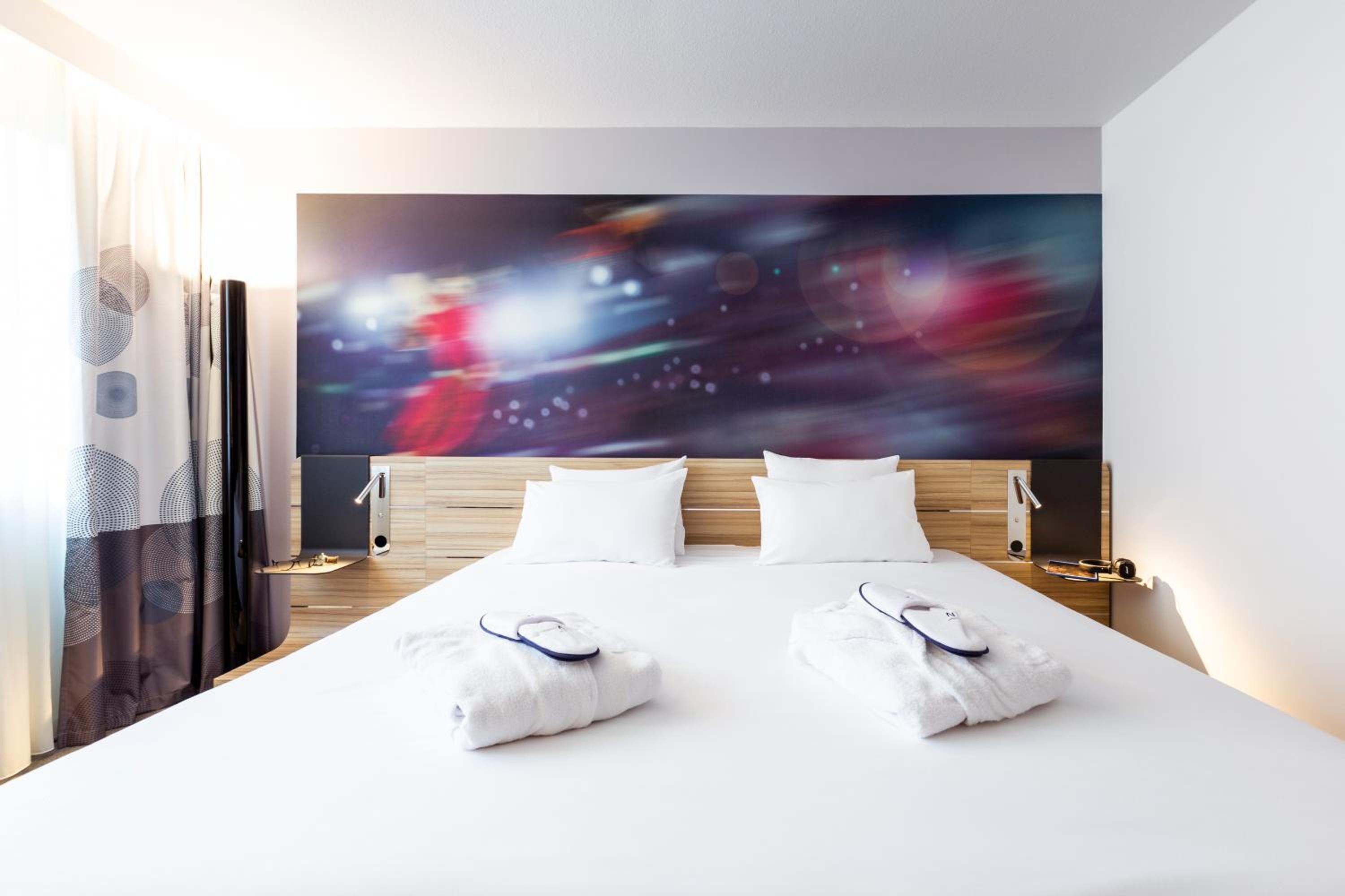 Executive Double Room with Swimming Pool View - Photo 3