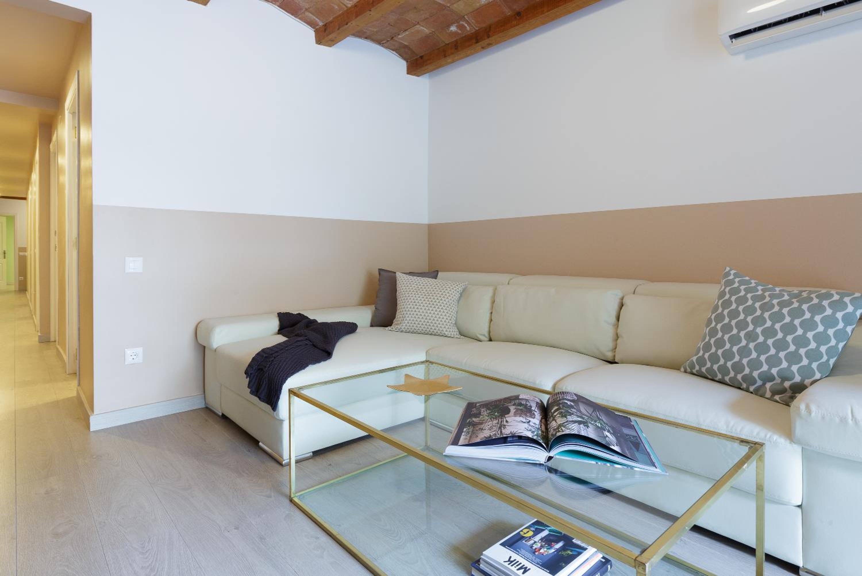 Apartment photo 2