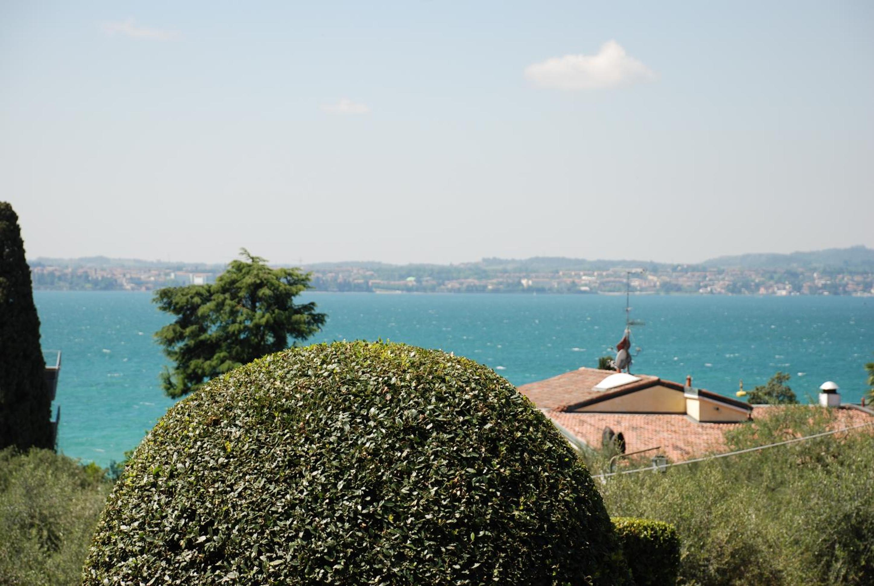Deluxe Double or Twin Room with Lake View photo 2