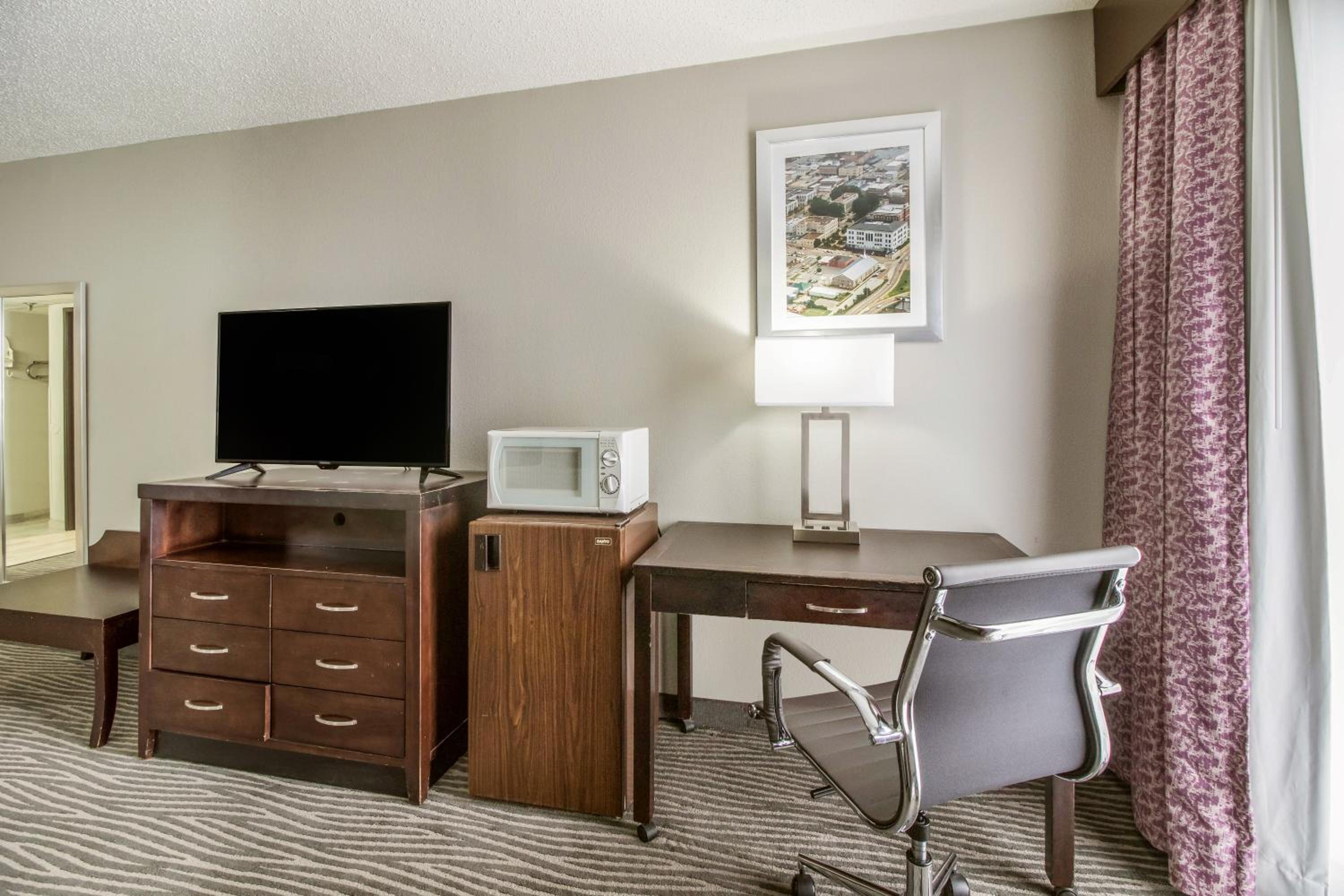 King Room - Non-Smoking - Photo 3