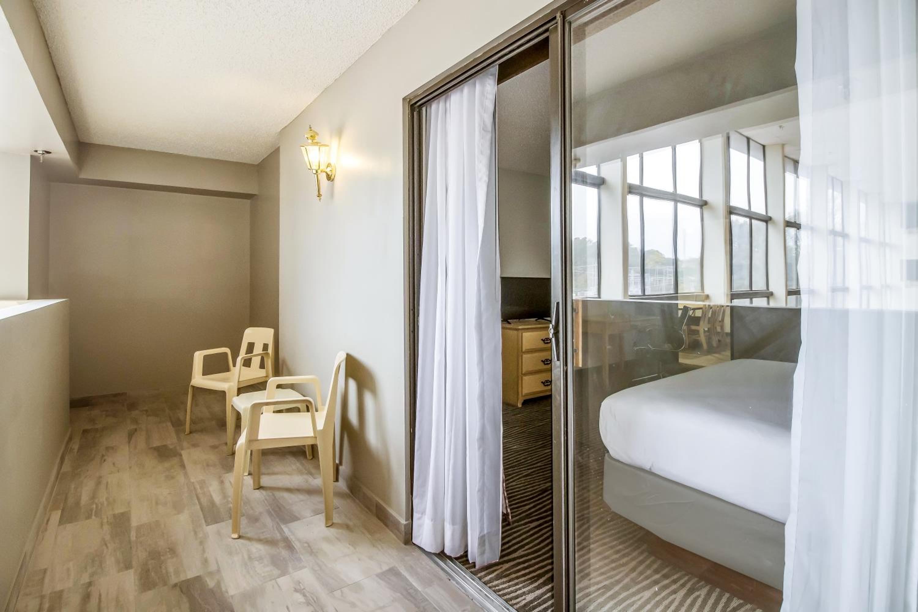 Queen Suite with Two Queen Beds - Photo 12