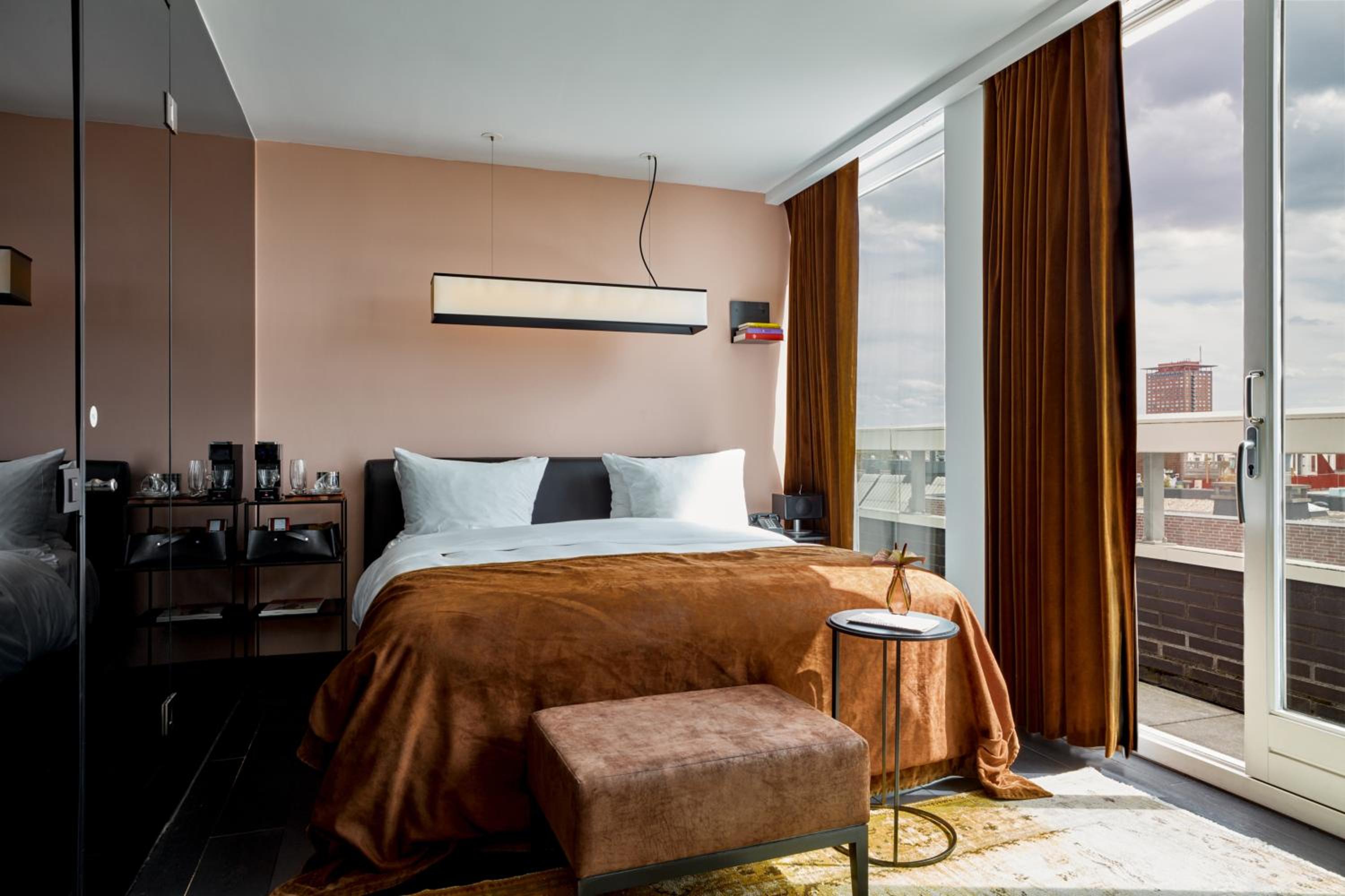 Deluxe Double Room thumbnail 6